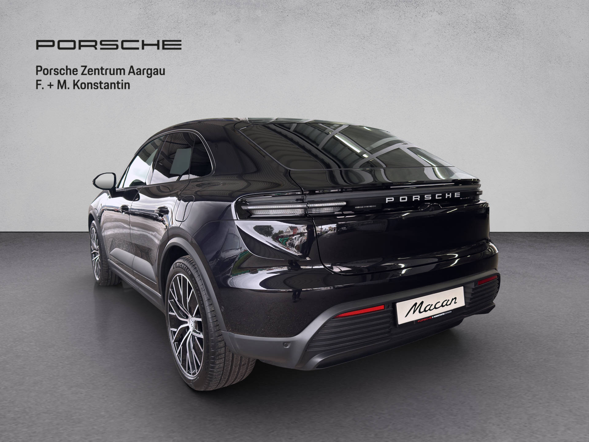 PORSCHE Macan 4-image-3