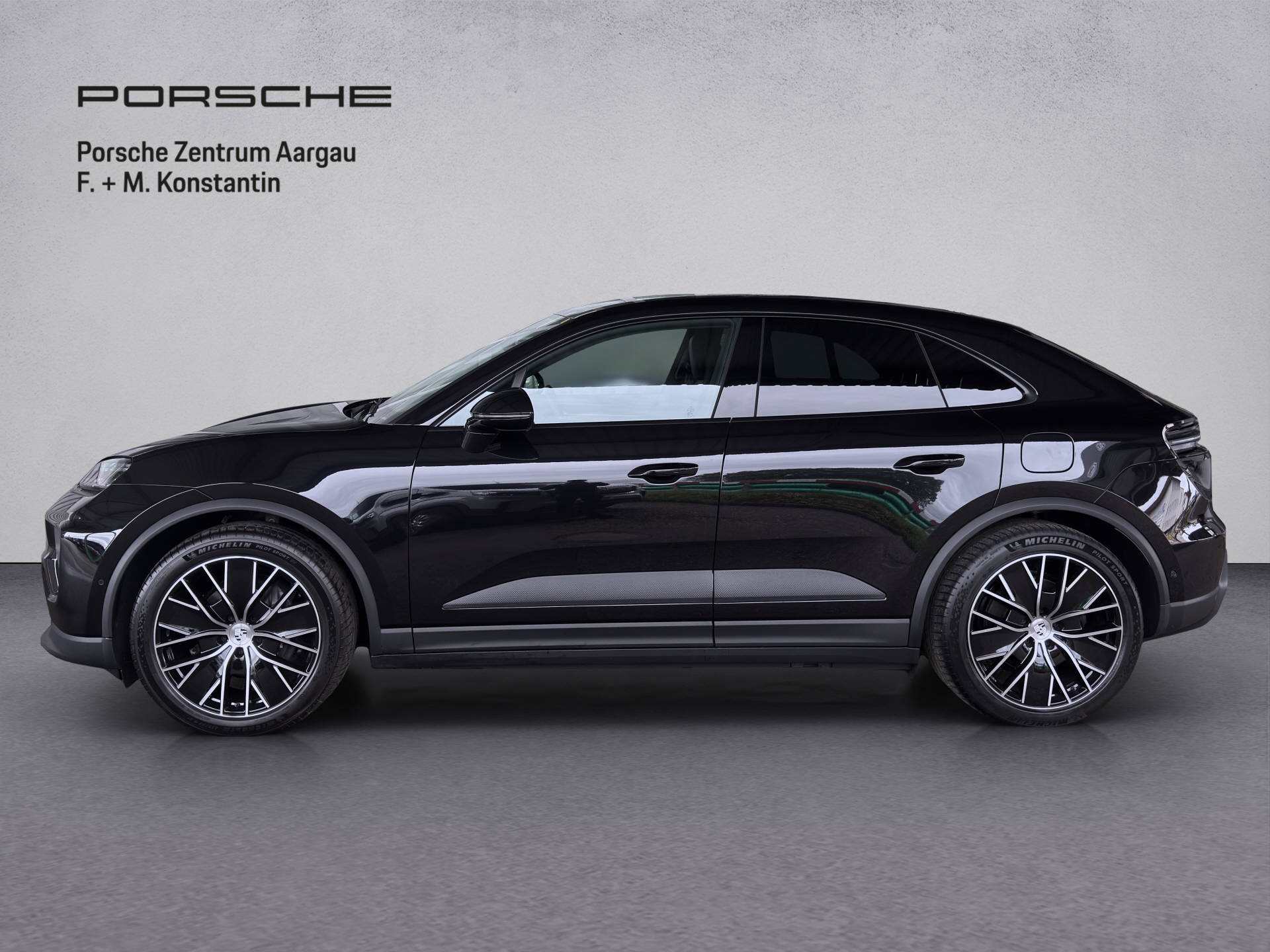 PORSCHE Macan 4-image-2