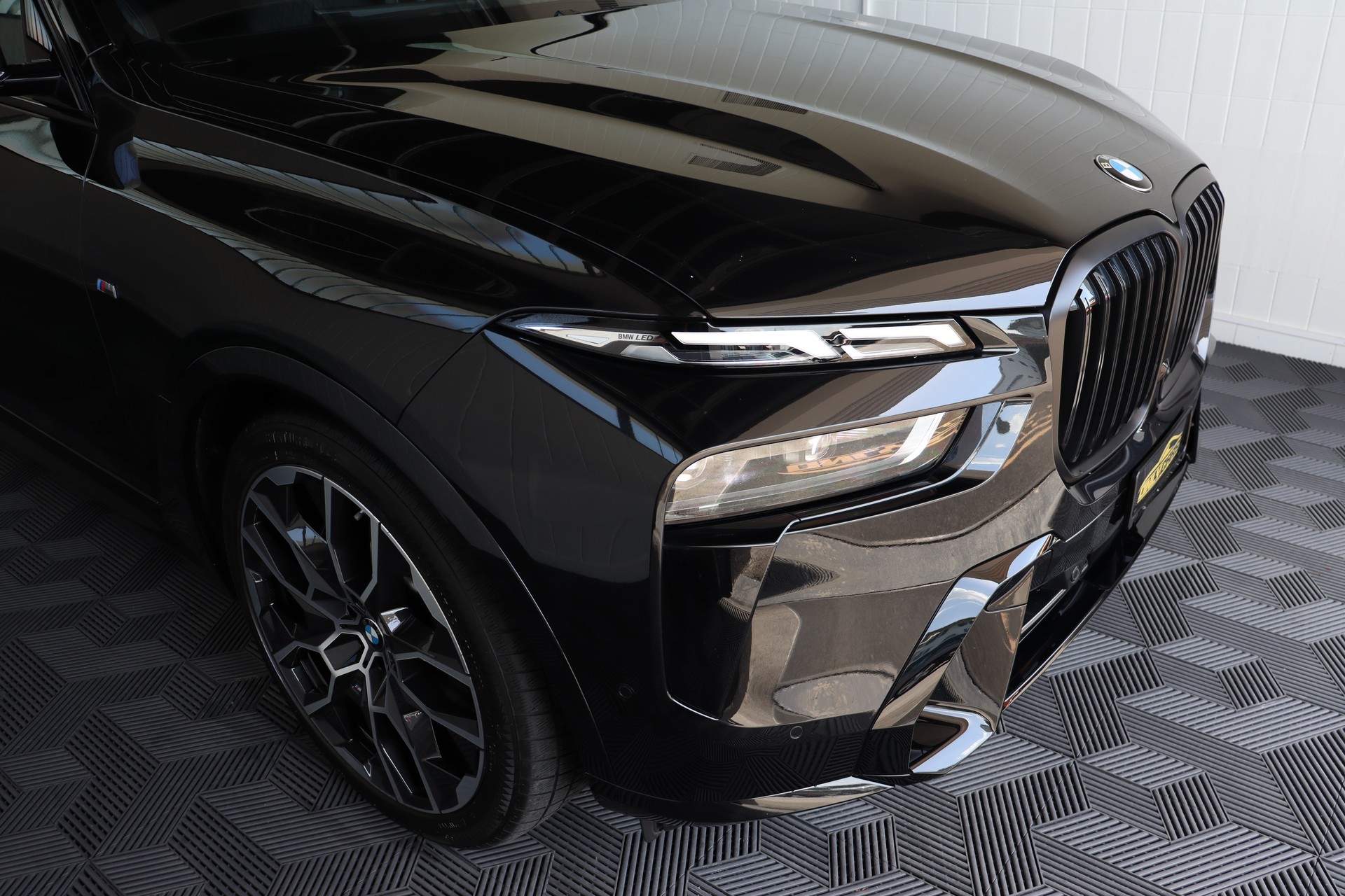 BMW X7 xDrive 48V 40d M Sport Pro Steptronic-showroom-element-2