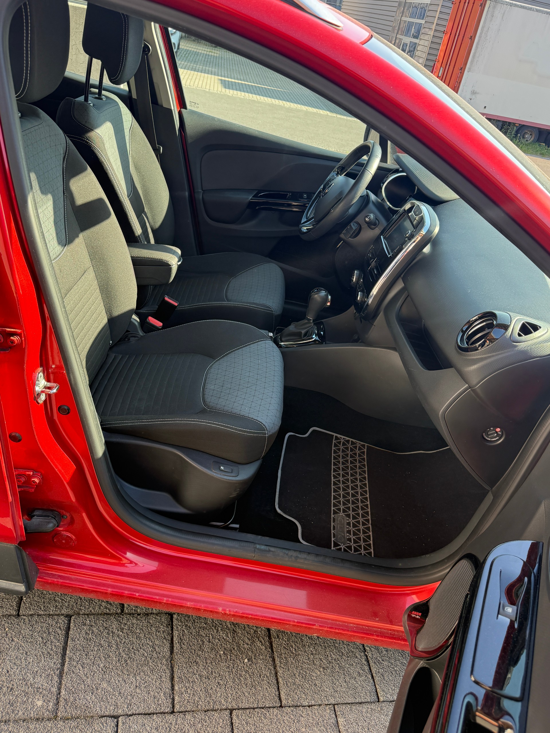 RENAULT Clio Grandtour 1.2 16V T Dynamique EDC-image-7