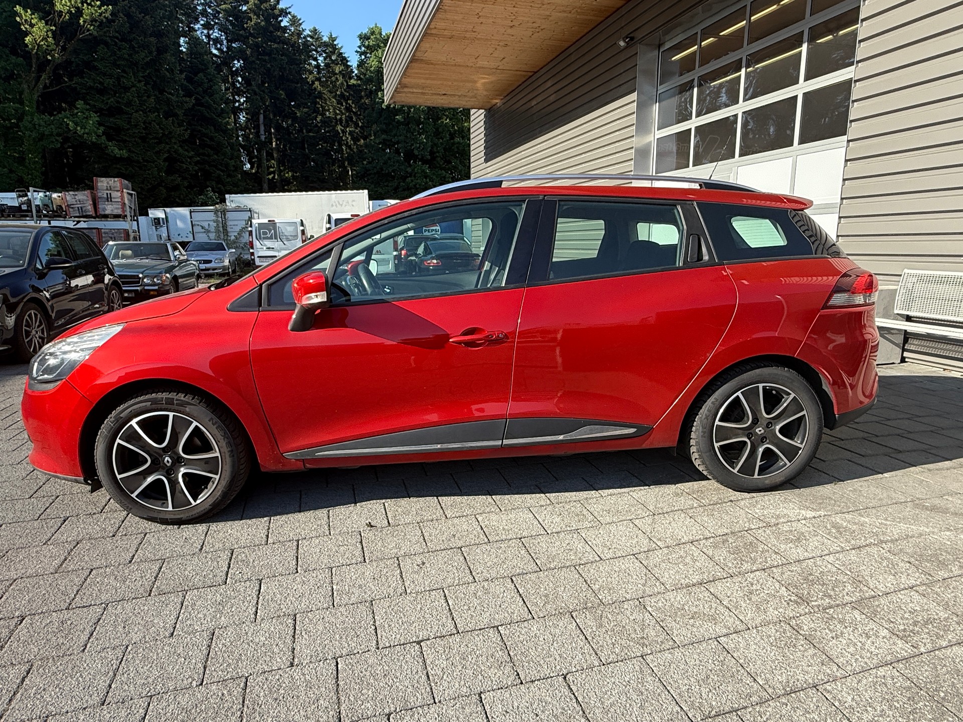 RENAULT Clio Grandtour 1.2 16V T Dynamique EDC-image-4