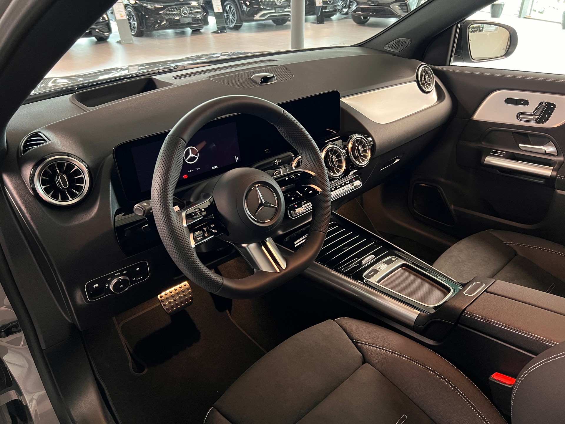 MERCEDES-BENZ GLA 250 4Matic 8G-DCT Swiss Star-image-9