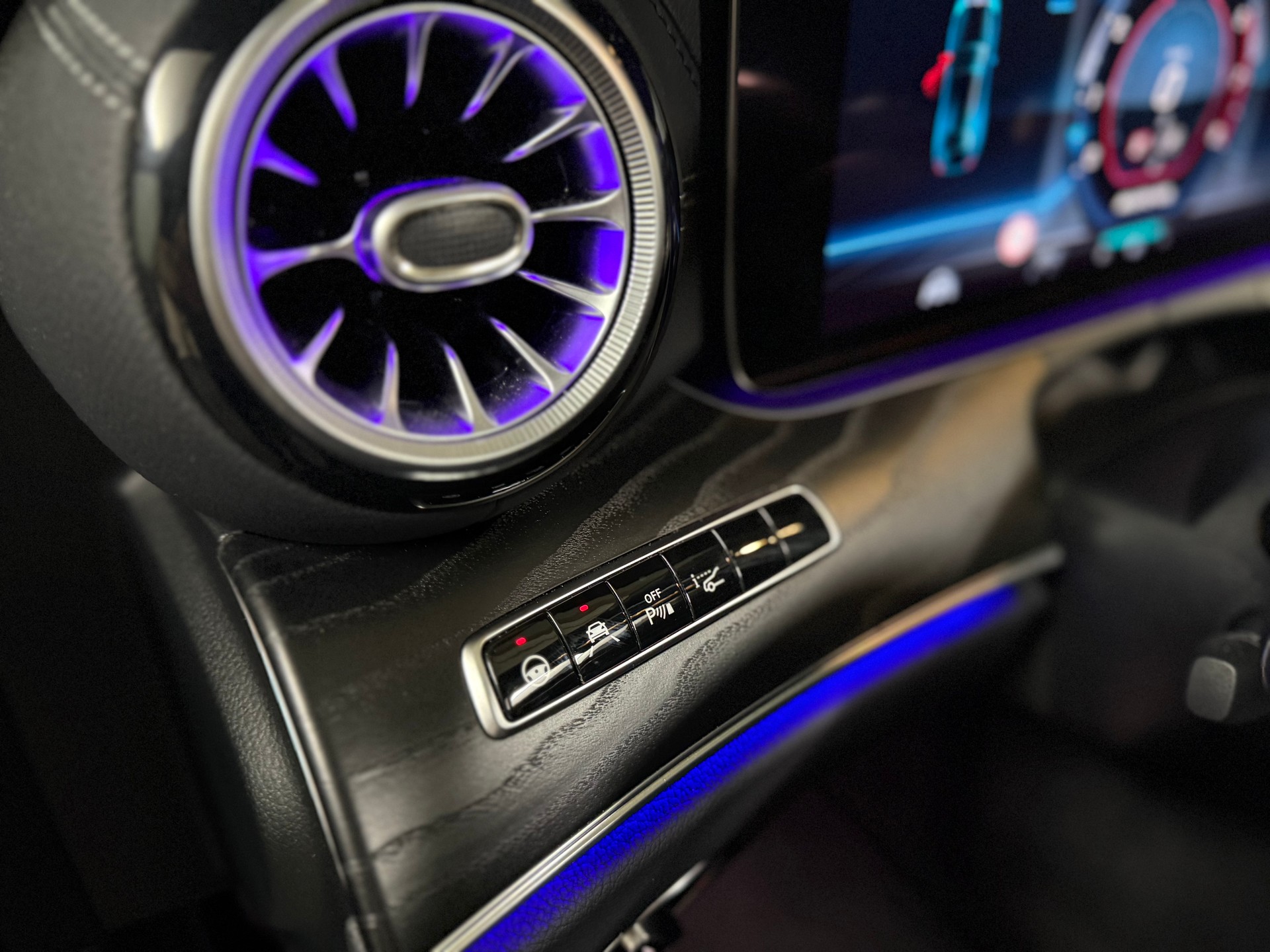 MERCEDES-BENZ E 450 AMG Line 4Matic 9G-Tronic-image-10