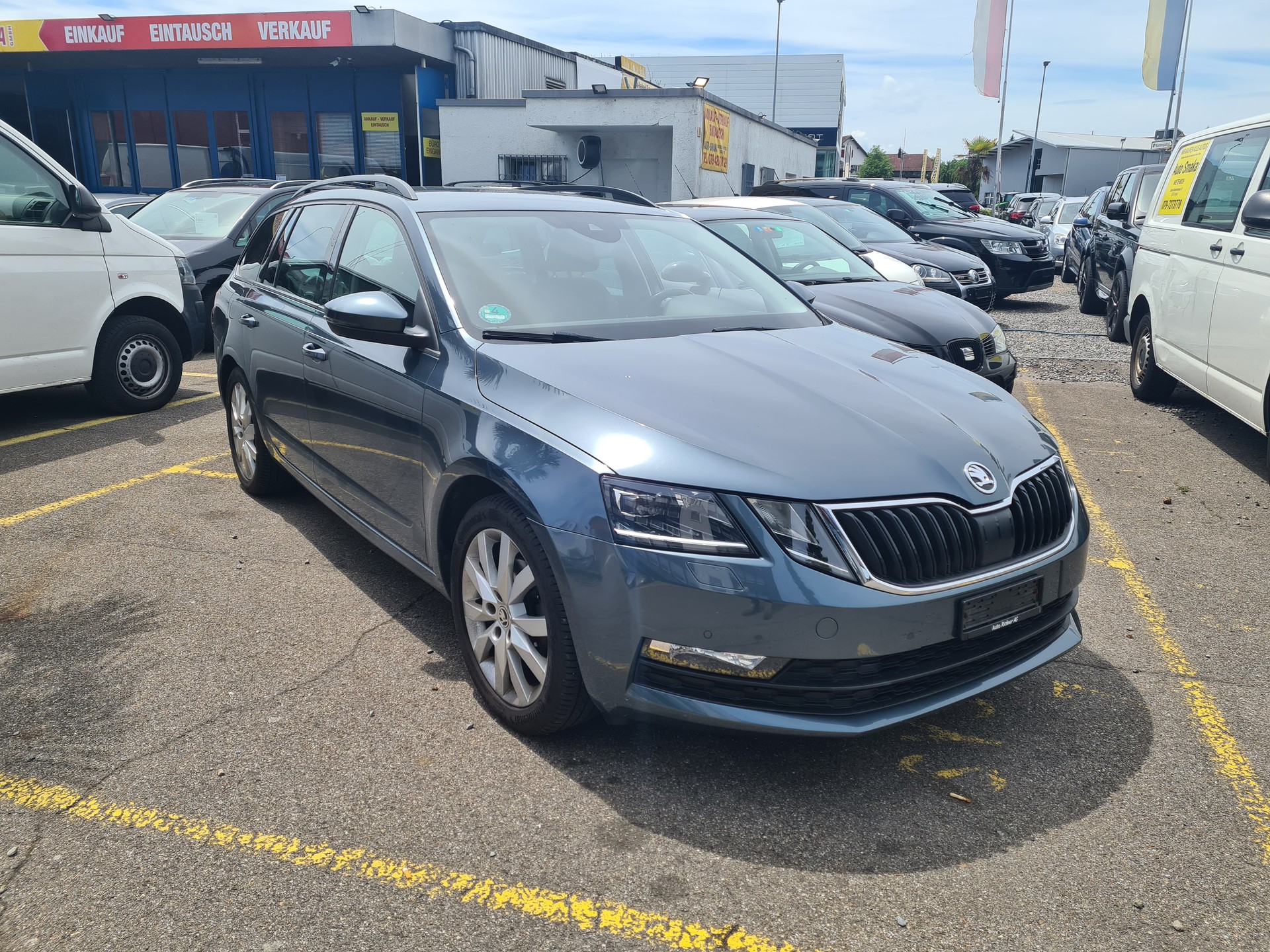 SKODA Octavia Combi 2.0 TDI Style-image-0