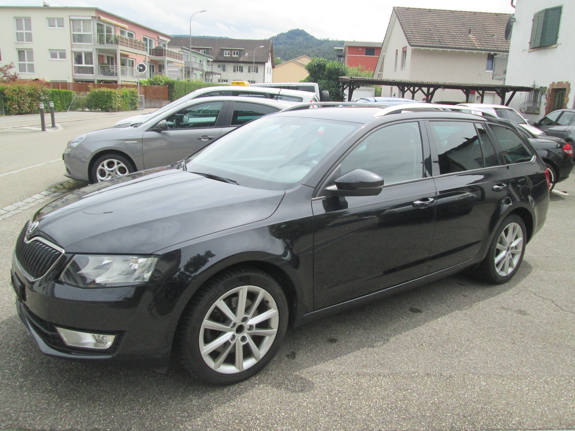 SKODA Octavia Combi 1.8 TSI Elegance 4x4 DSG-image-0