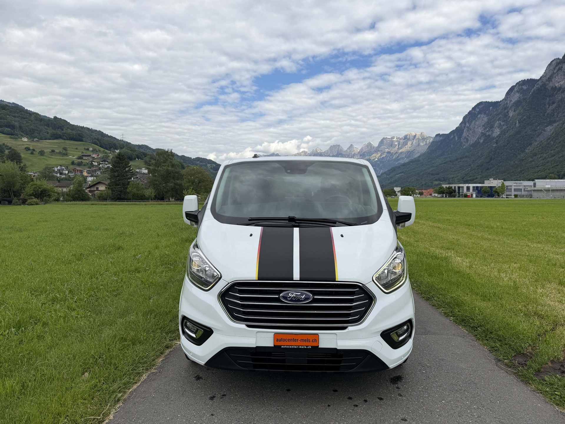 FORD Tourneo Custom 320 L1 2.0 TDCi 185 Titanium-image-2