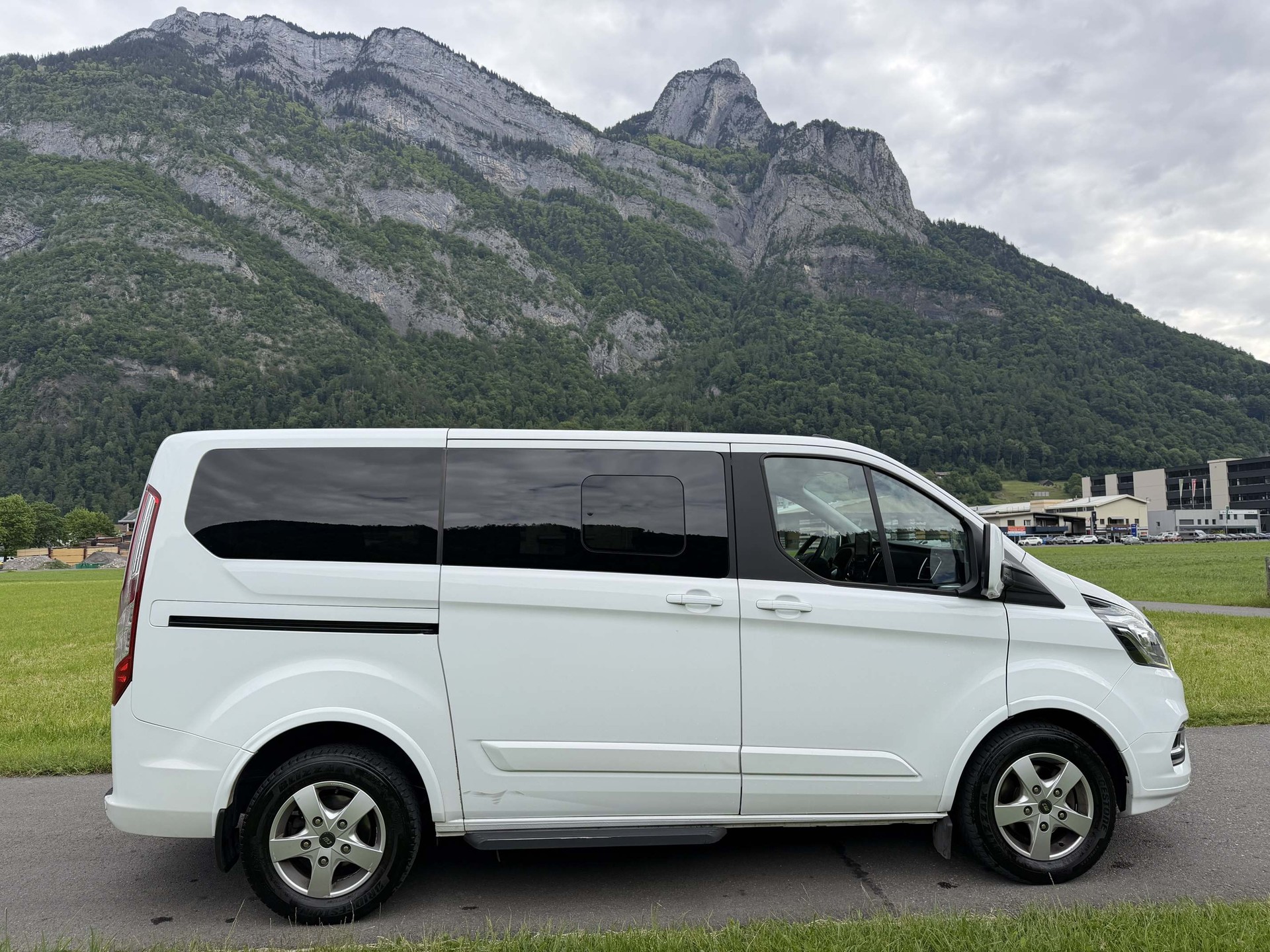 FORD Tourneo Custom 320 L1 2.0 TDCi 185 Titanium-image-9