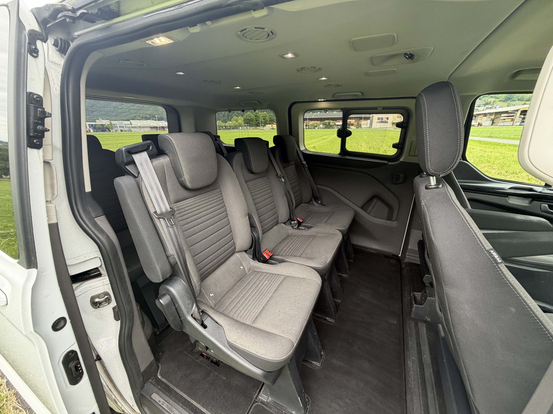 FORD Tourneo Custom 320 L1 2.0 TDCi 185 Titanium-image-11