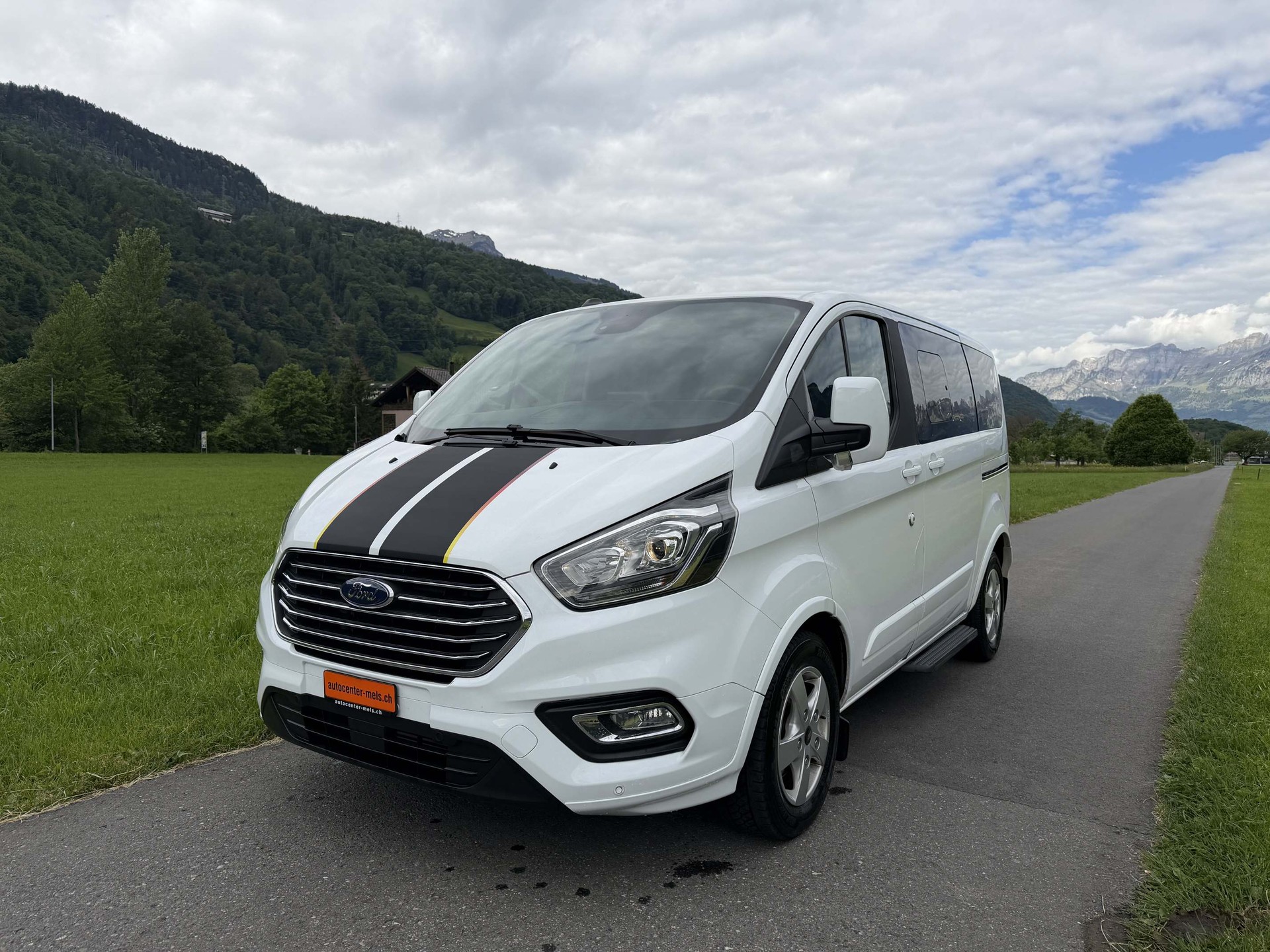 FORD Tourneo Custom 320 L1 2.0 TDCi 185 Titanium-image-3