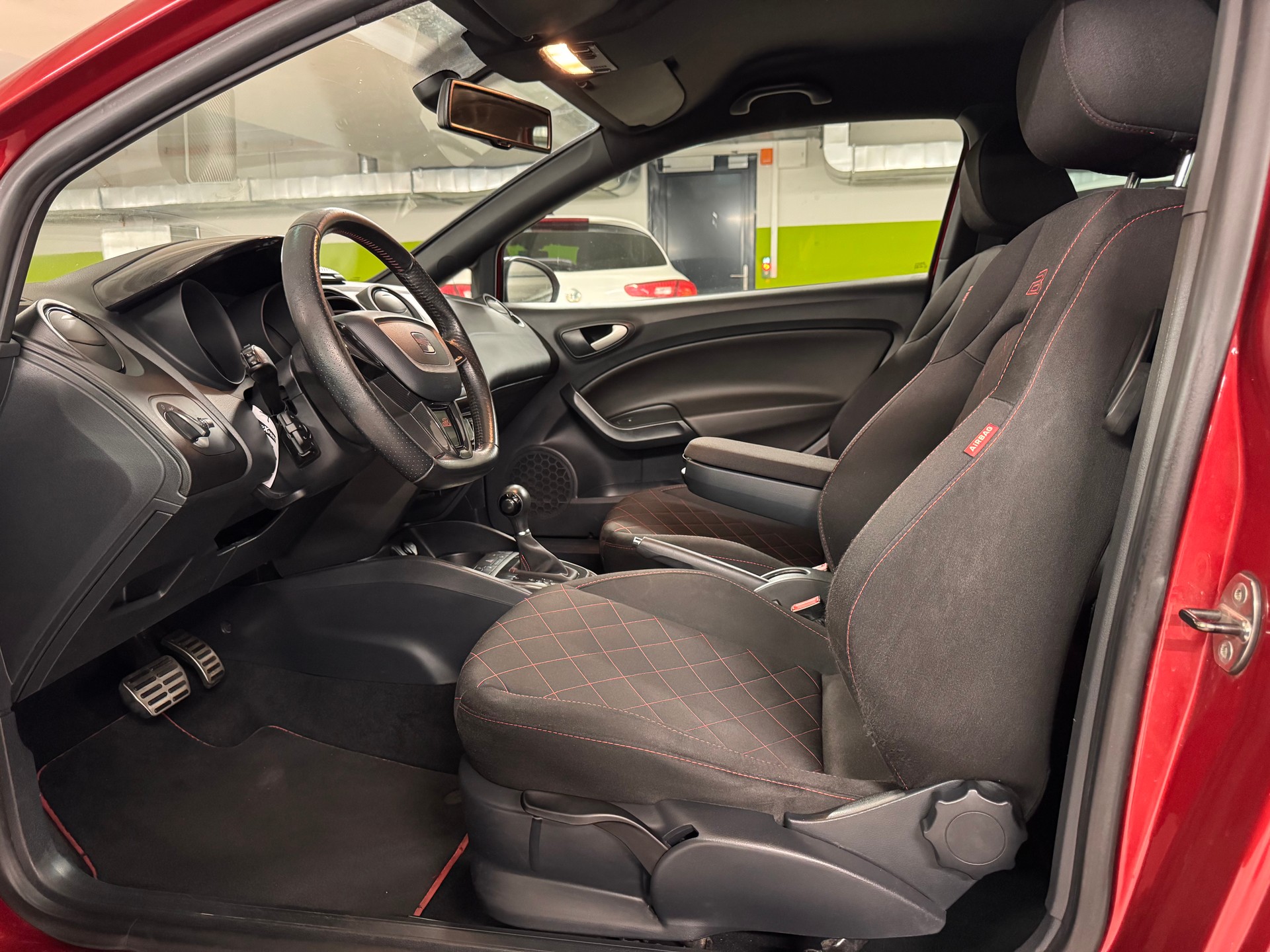 SEAT Ibiza SC 1.4 TSI Cupra DSG-image-8