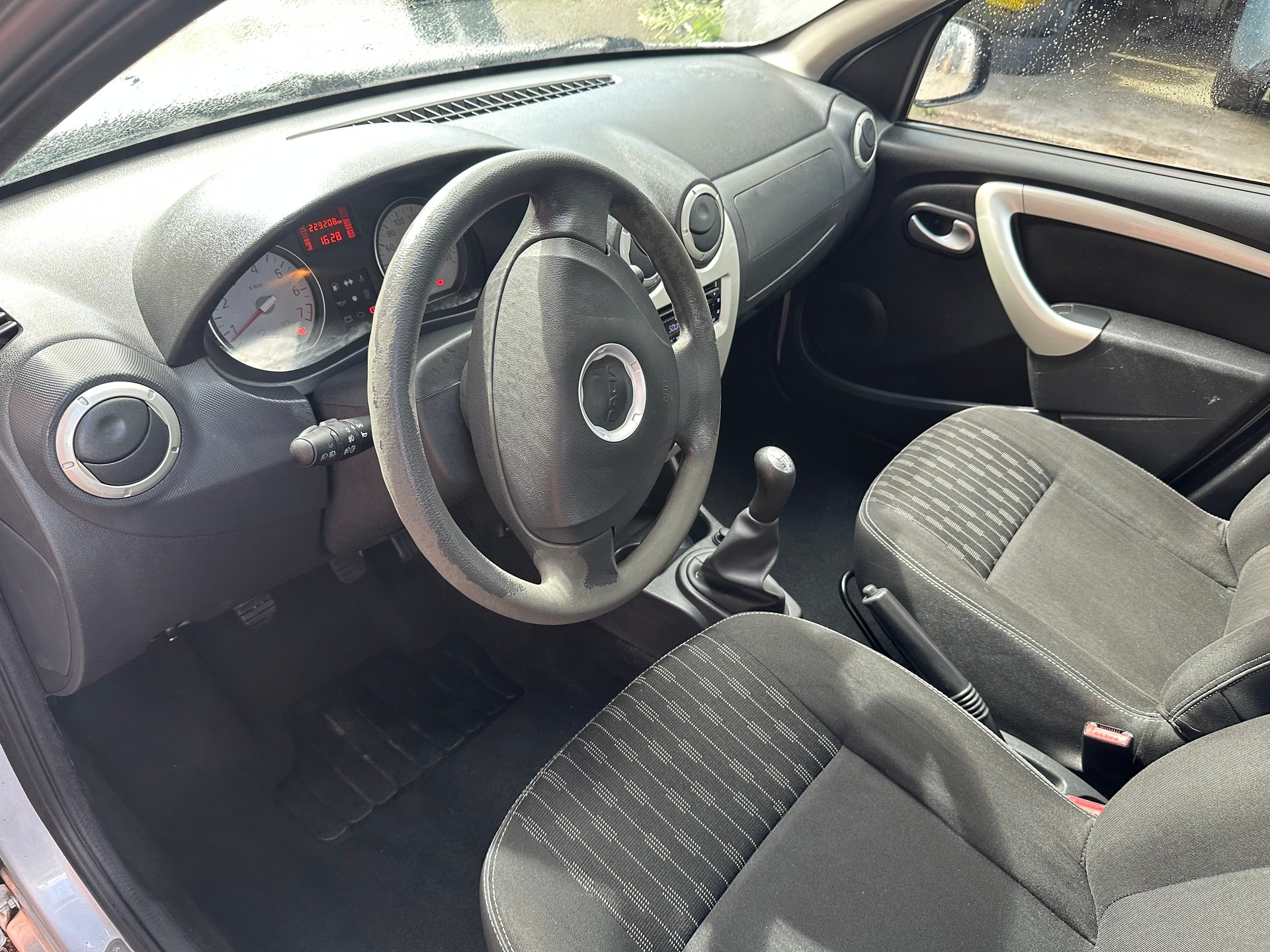 DACIA Sandero 1.6 Ambiance-image-8
