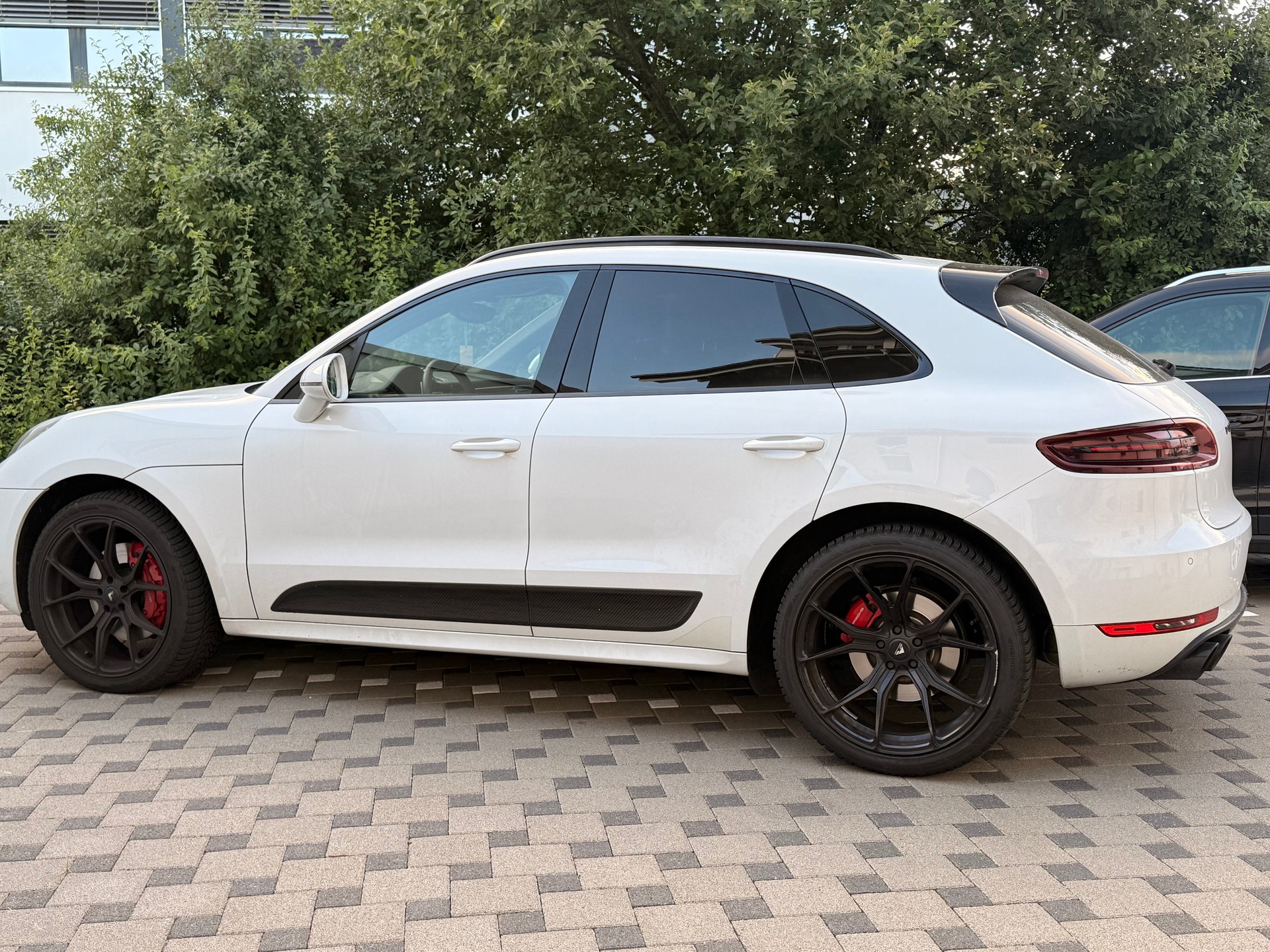 PORSCHE 3.0 V6 GTS-image-2