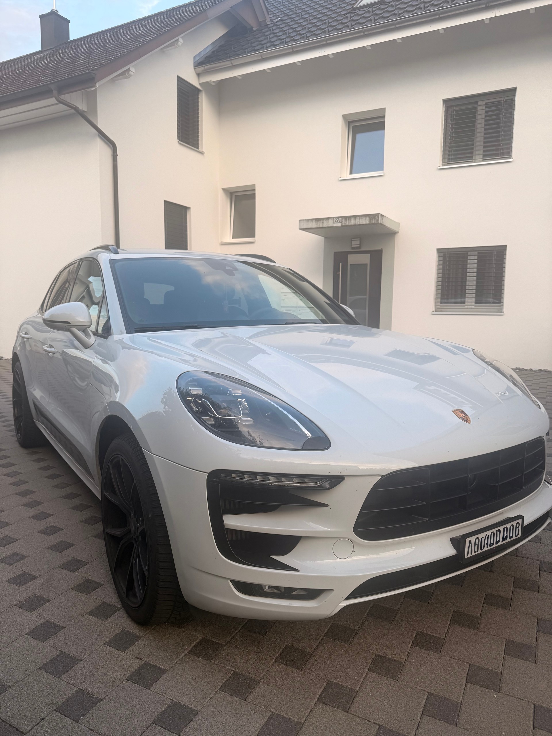 PORSCHE 3.0 V6 GTS-image-0
