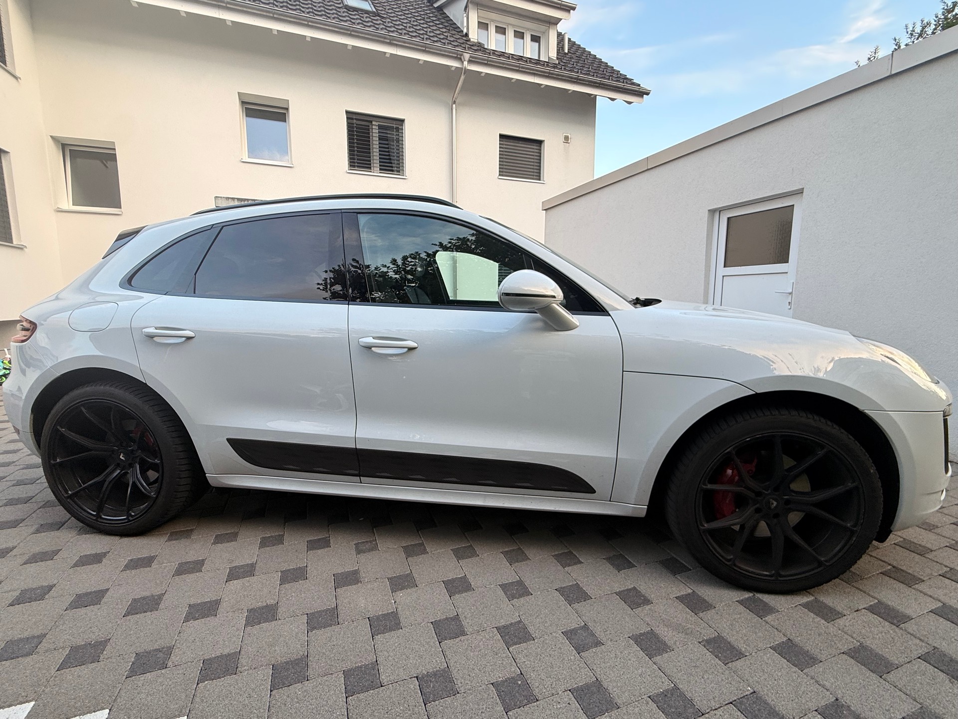 PORSCHE 3.0 V6 GTS-image-3