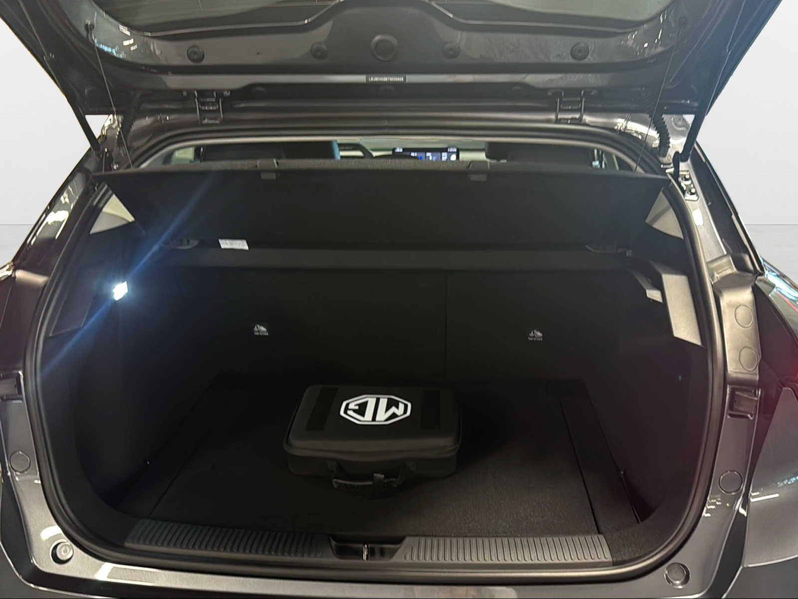 MG 4 EV 64kWh Premium-image-13