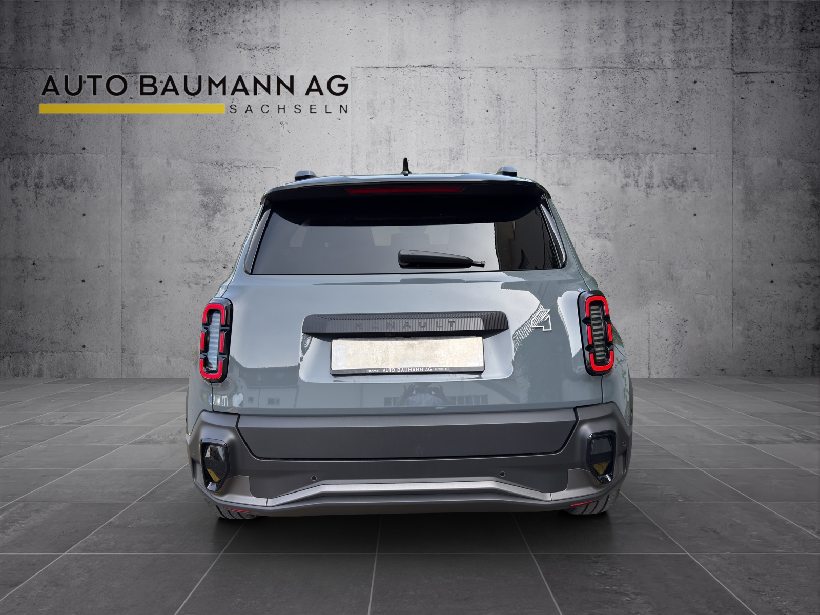RENAULT R4 E-Tech Comfort Range 52 kWh Iconic-image-5