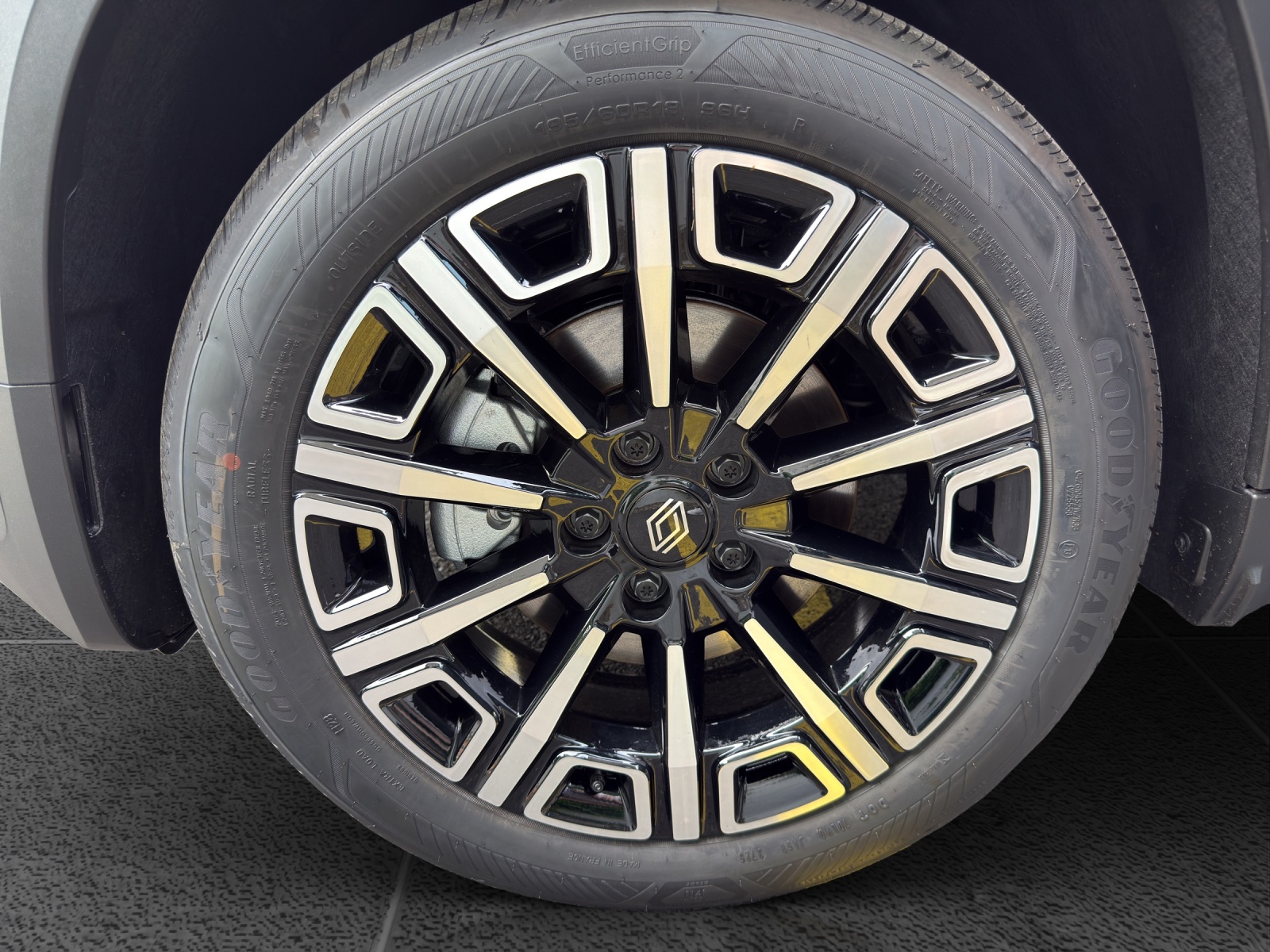 RENAULT R4 E-Tech Comfort Range 52 kWh Iconic-image-9