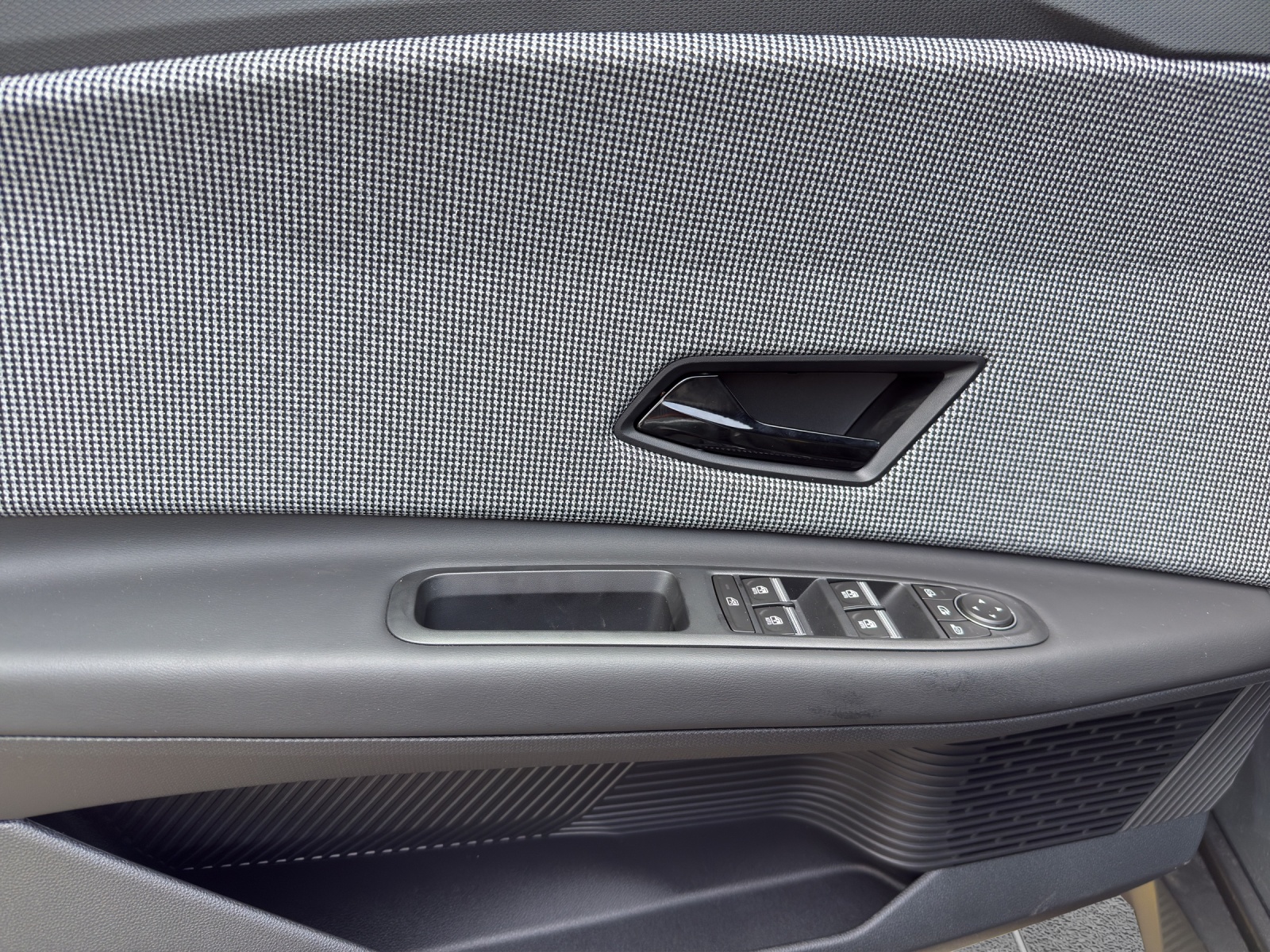 RENAULT R4 E-Tech Comfort Range 52 kWh Iconic-image-14