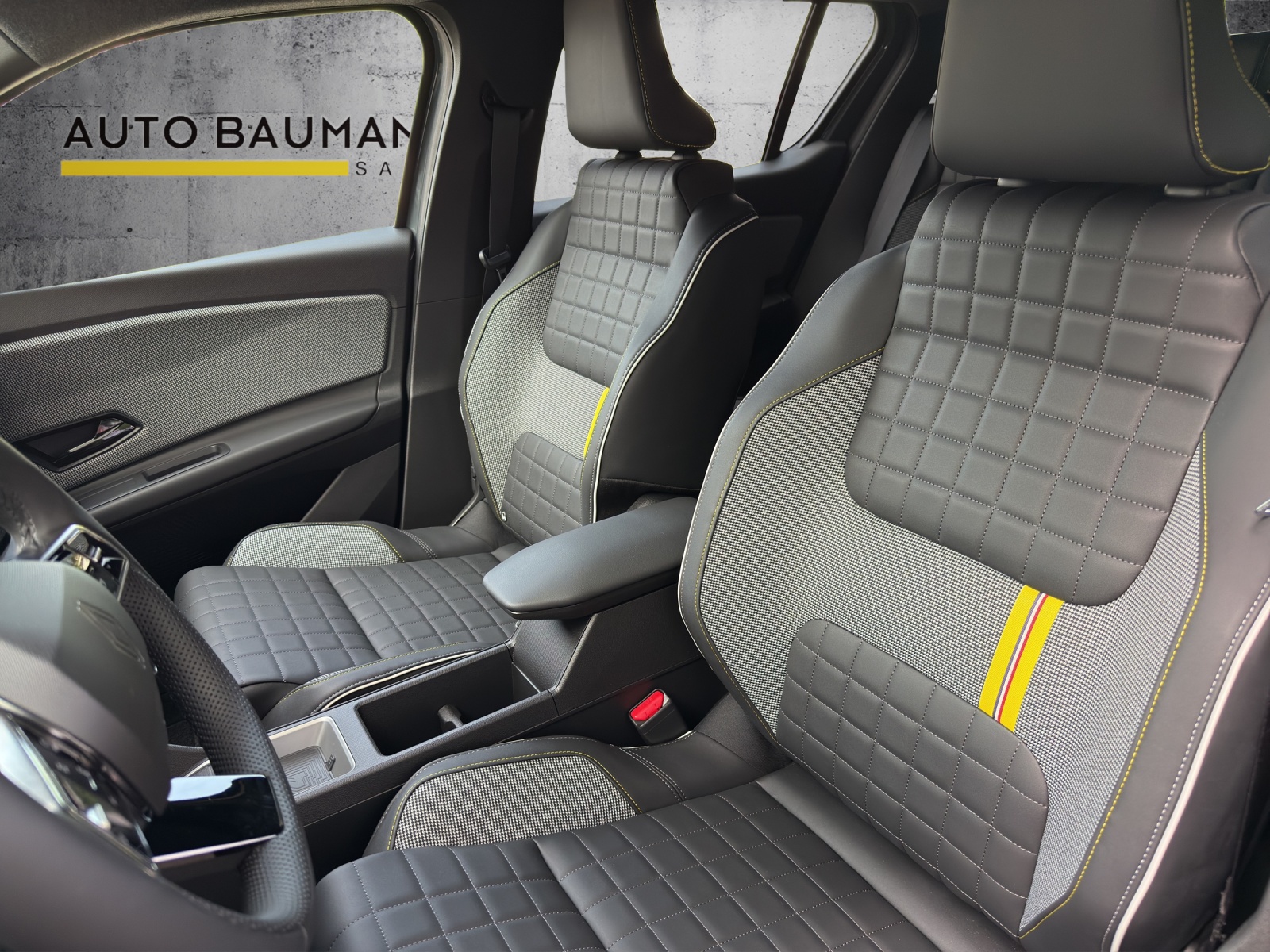 RENAULT R4 E-Tech Comfort Range 52 kWh Iconic-image-15