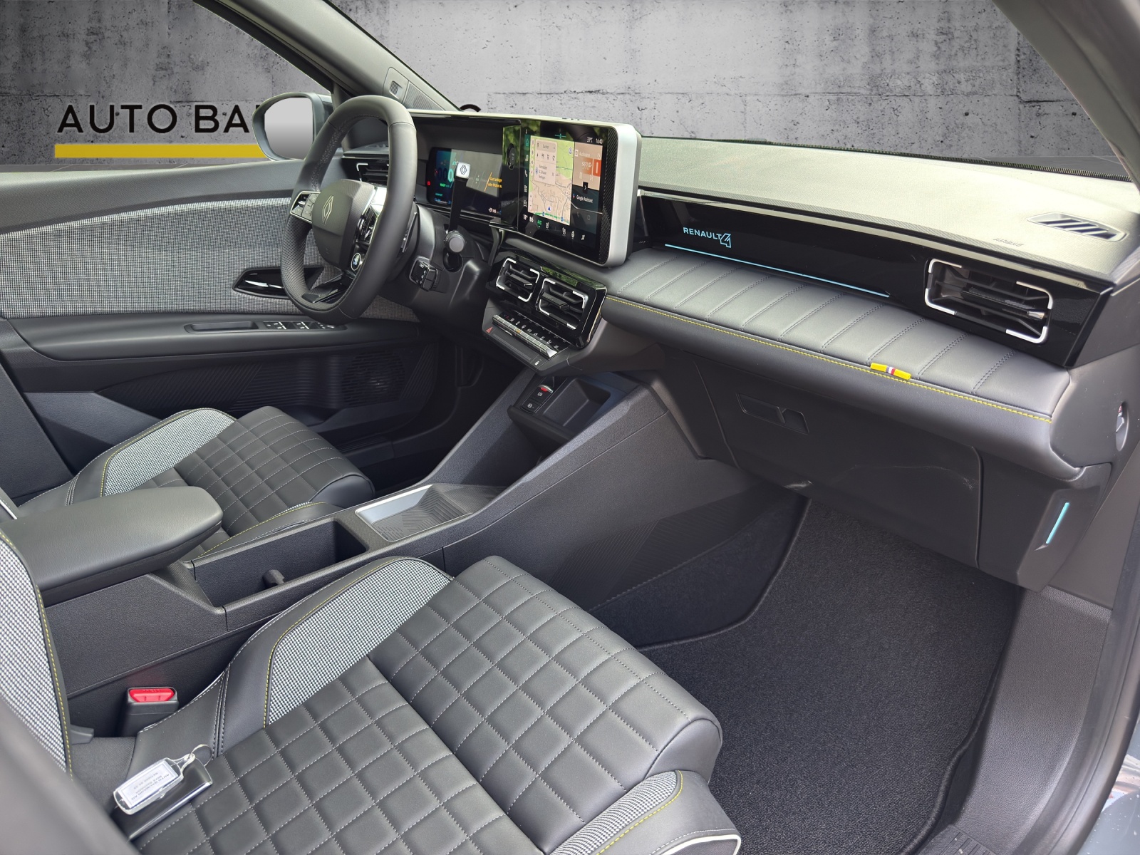 RENAULT R4 E-Tech Comfort Range 52 kWh Iconic-image-8