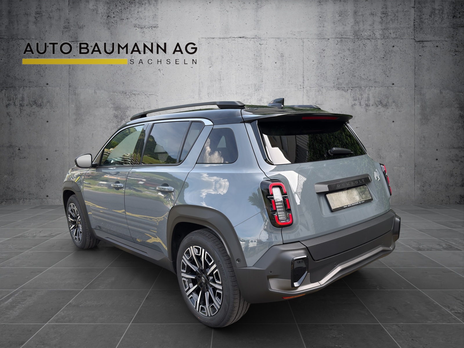 RENAULT R4 E-Tech Comfort Range 52 kWh Iconic-image-6
