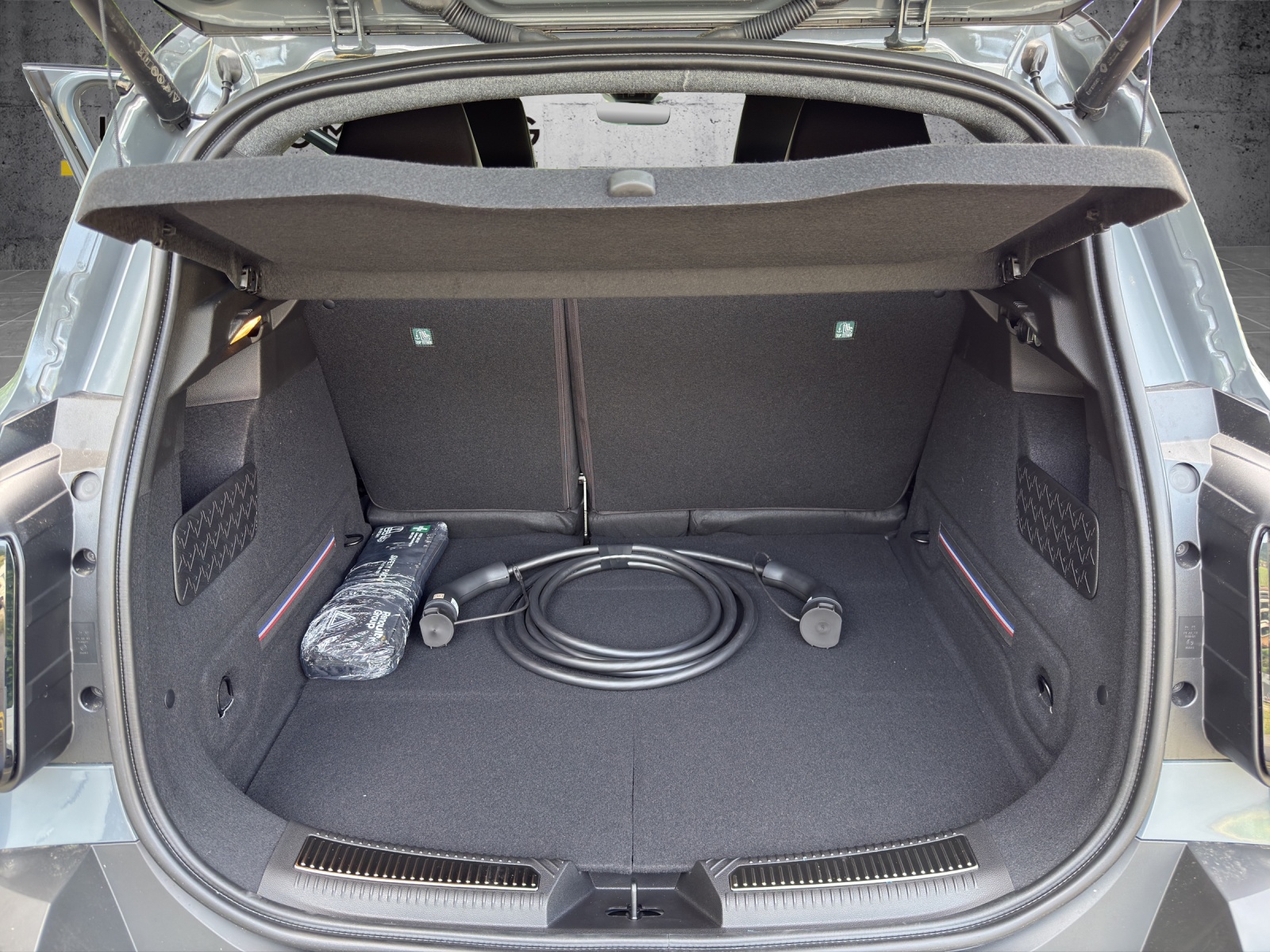 RENAULT R4 E-Tech Comfort Range 52 kWh Iconic-image-13