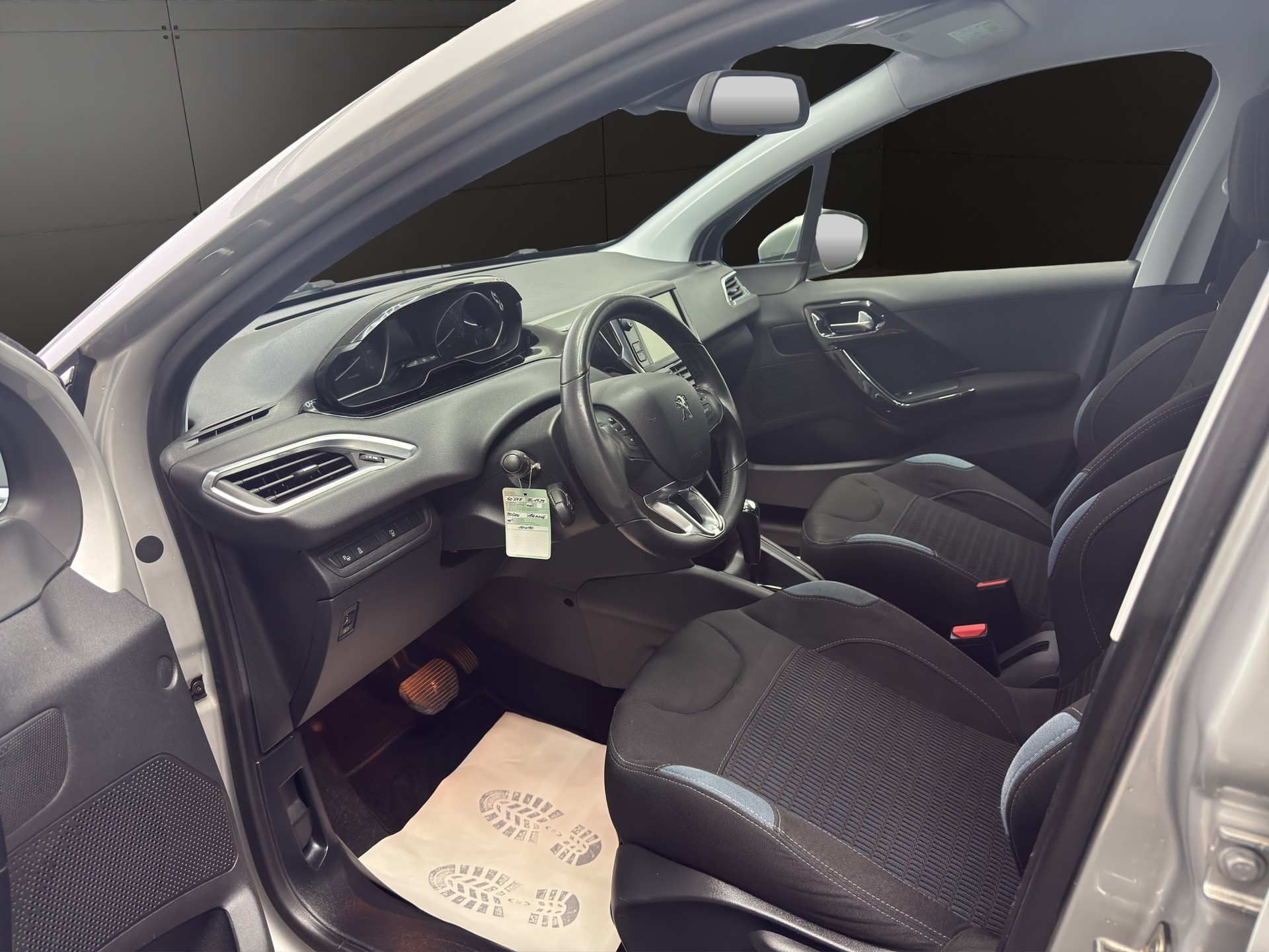 PEUGEOT 208 1.6 VTI Roland Garros Automatik-image-13