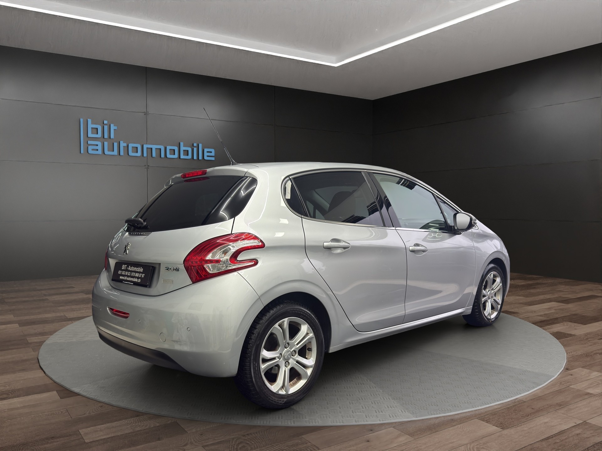 PEUGEOT 208 1.6 VTI Roland Garros Automatik-image-8