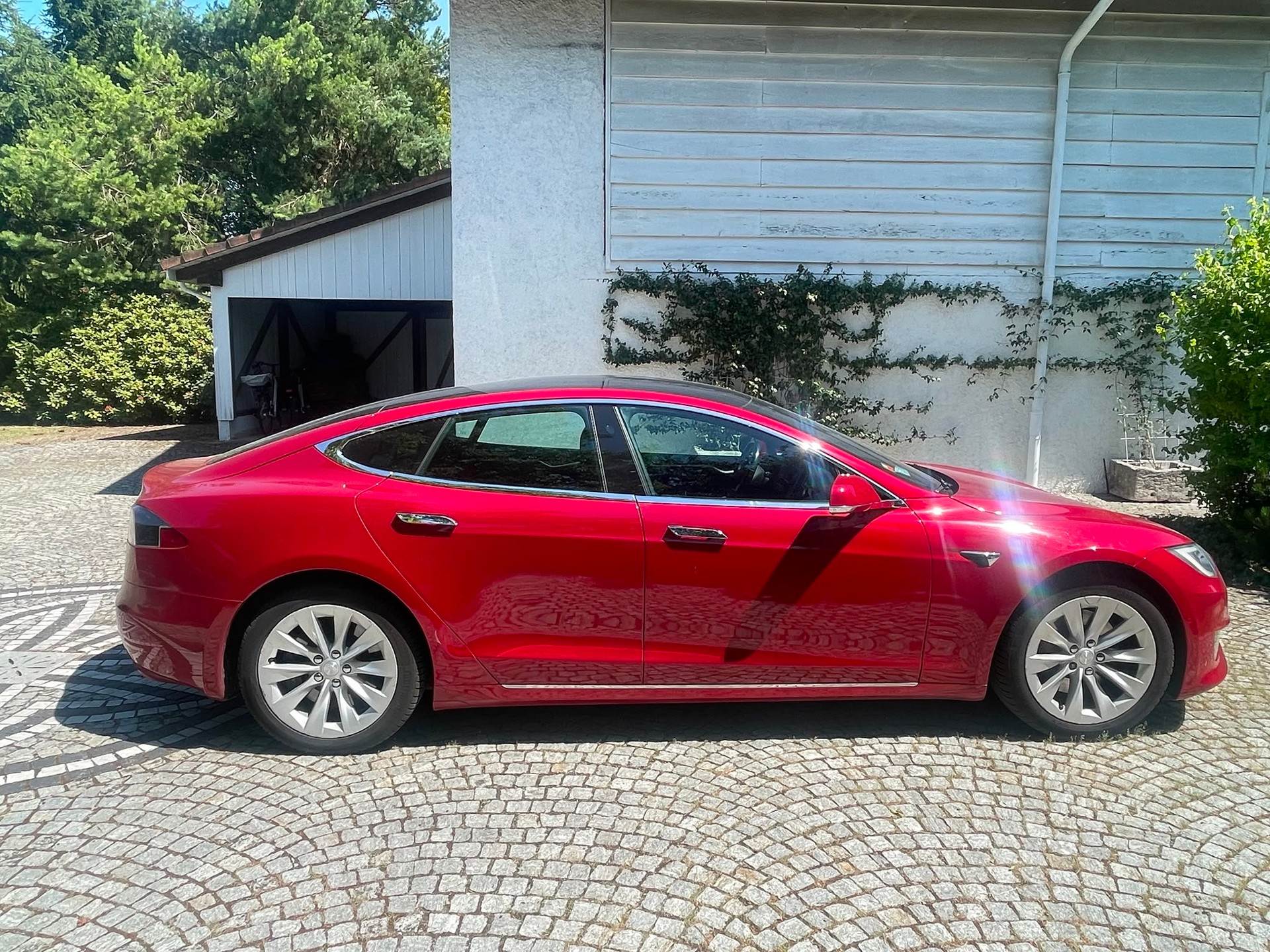 TESLA 75-image-0