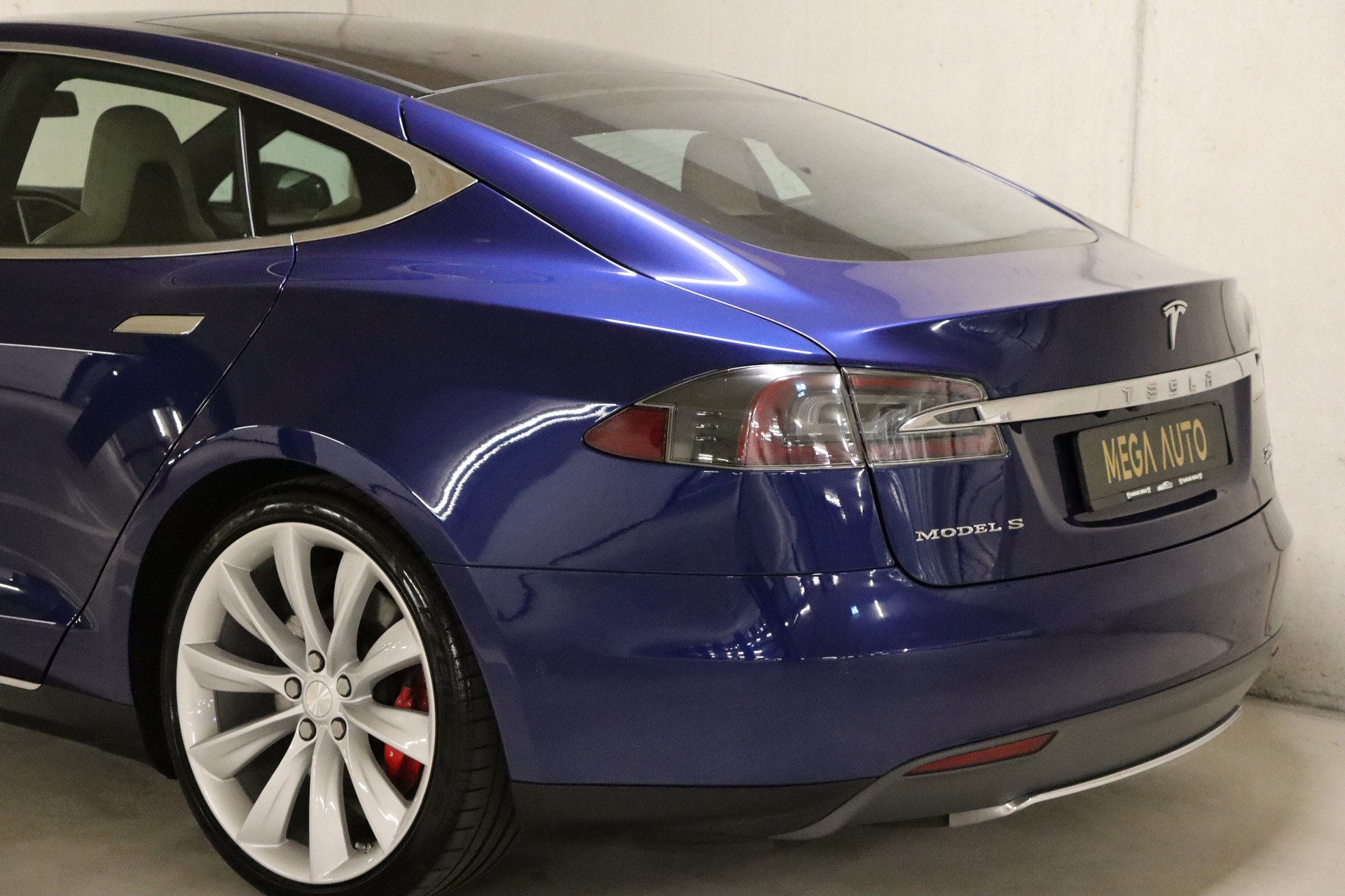 TESLA Model S 85 D Performance-image-7