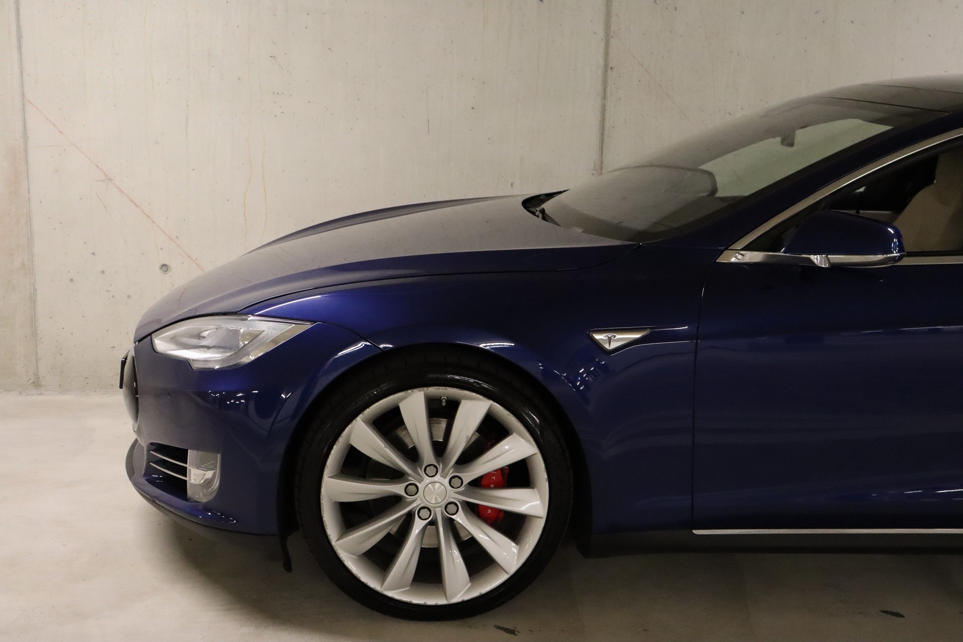 TESLA Model S 85 D Performance-image-3