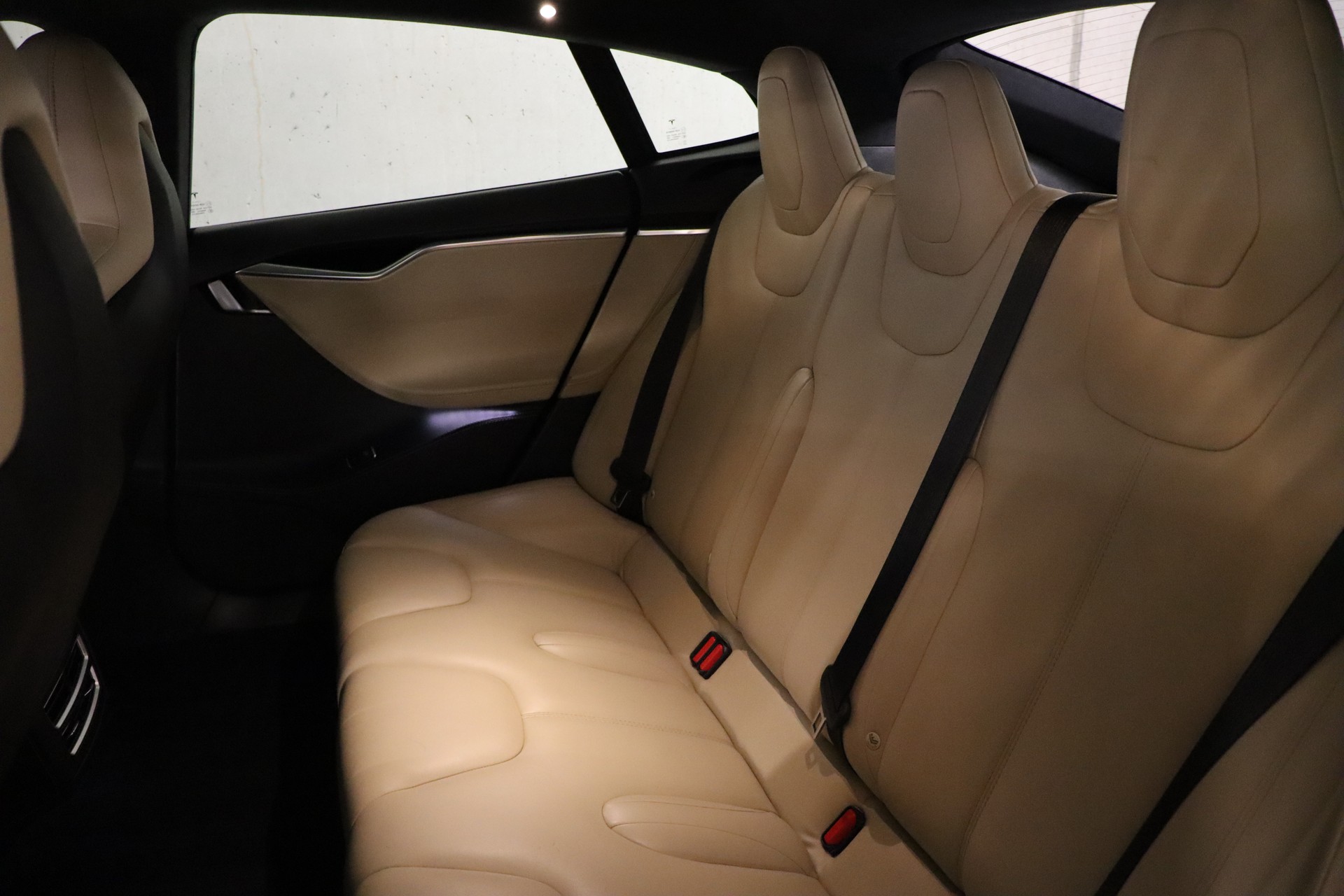 TESLA Model S 85 D Performance-image-11