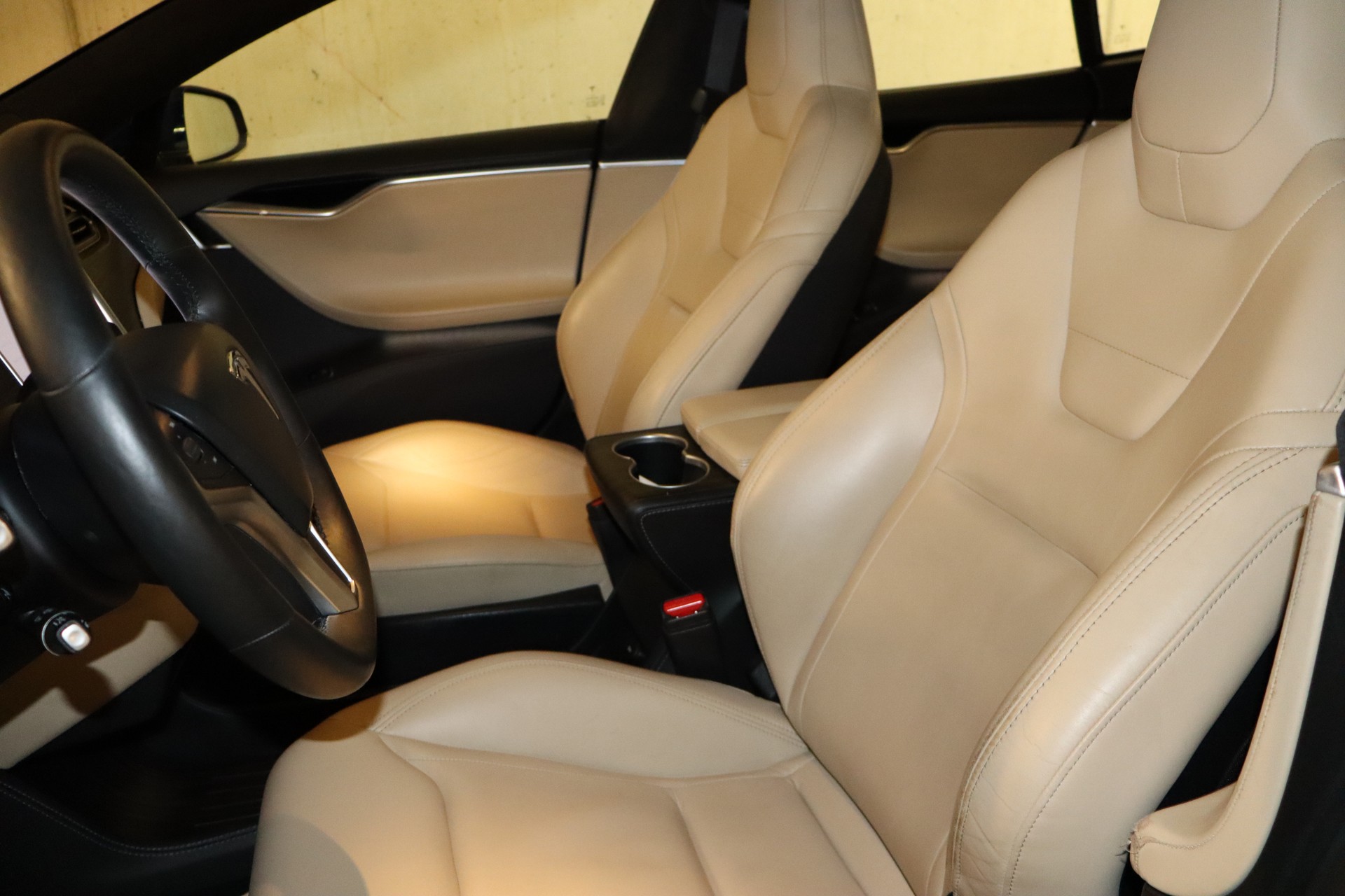 TESLA Model S 85 D Performance-image-26