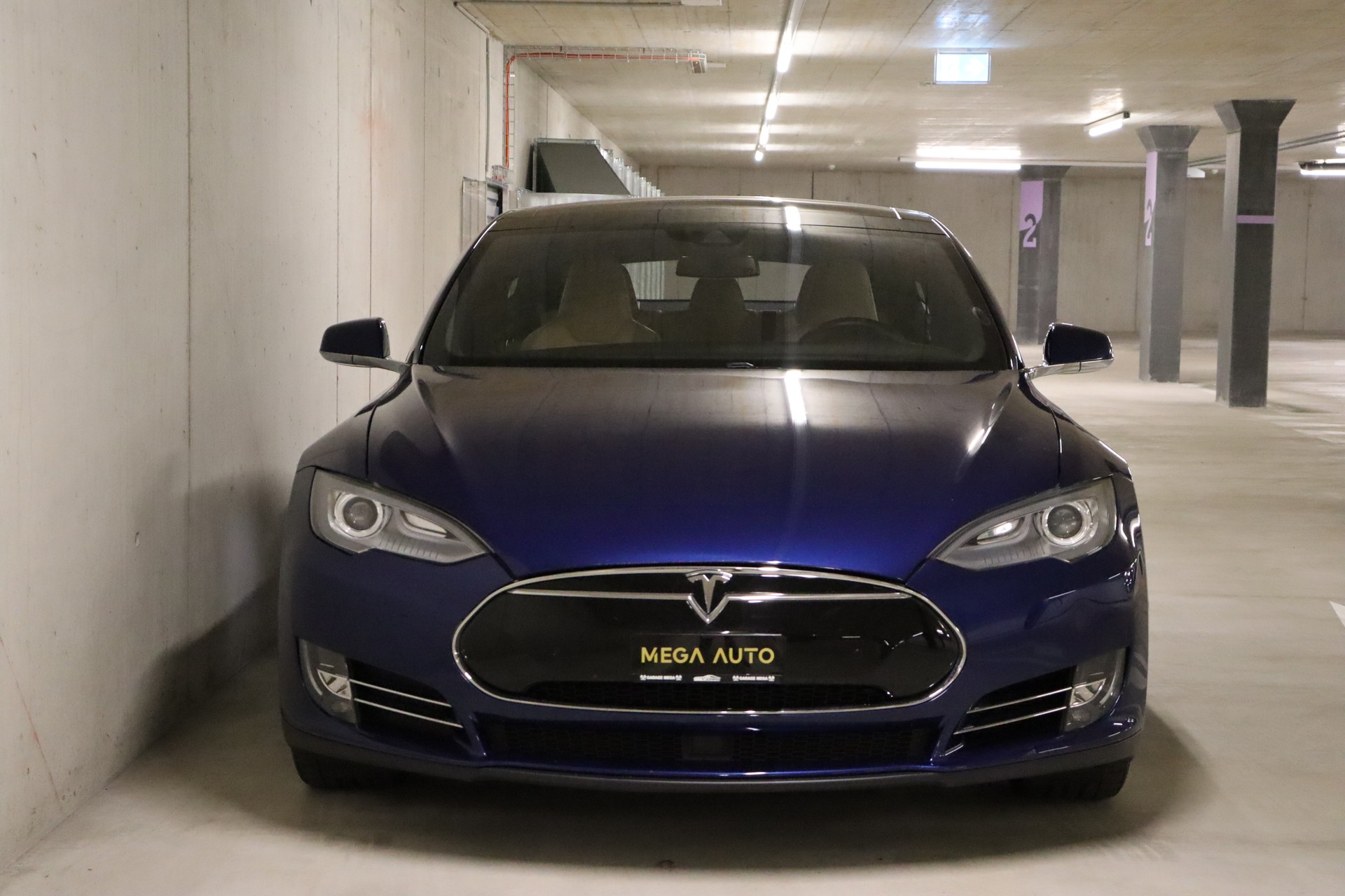 TESLA Model S 85 D Performance-image-1
