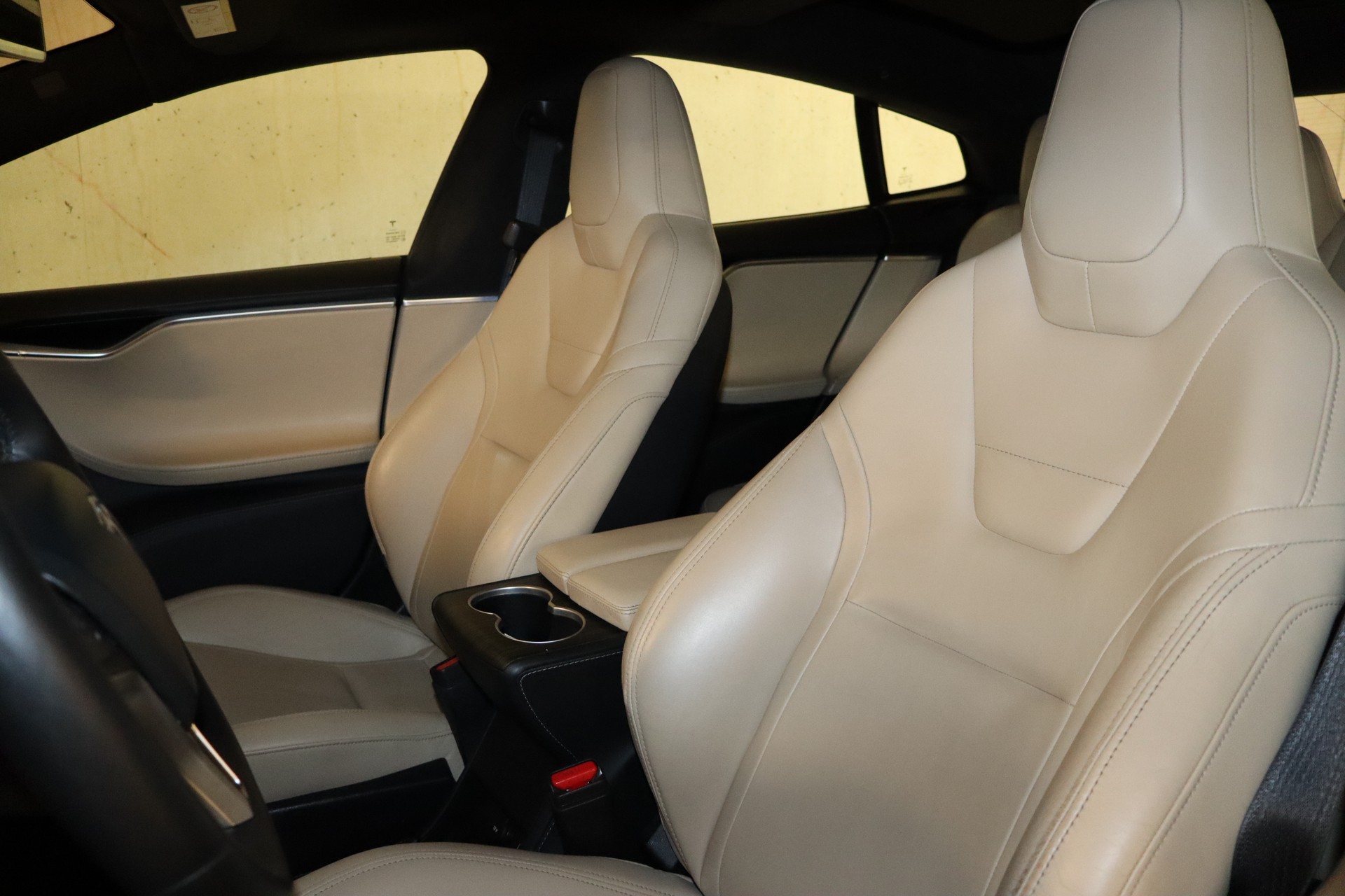 TESLA Model S 85 D Performance-image-16