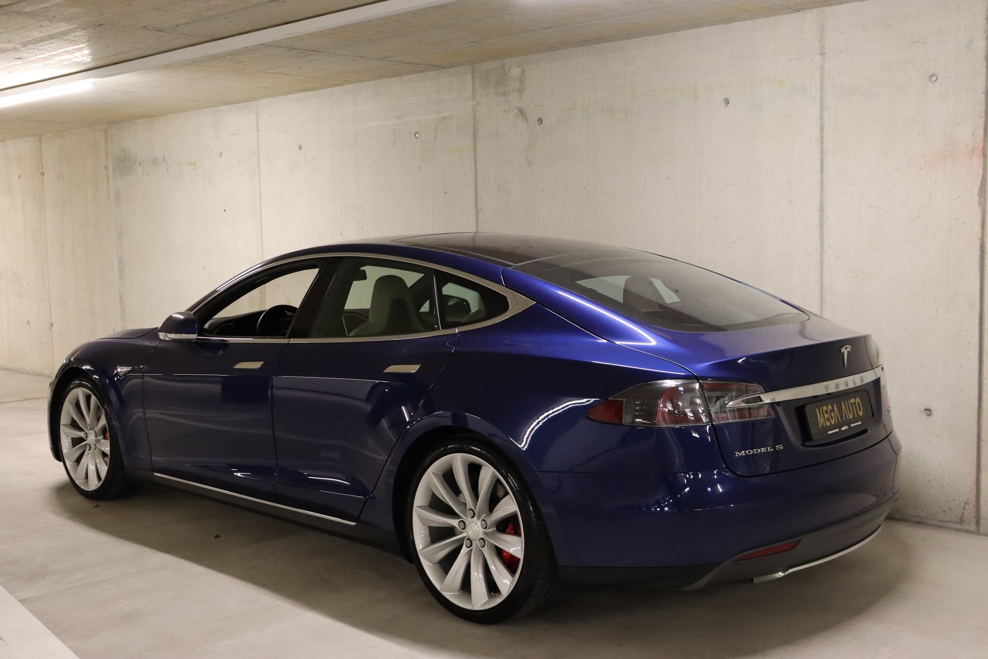 TESLA Model S 85 D Performance-image-6
