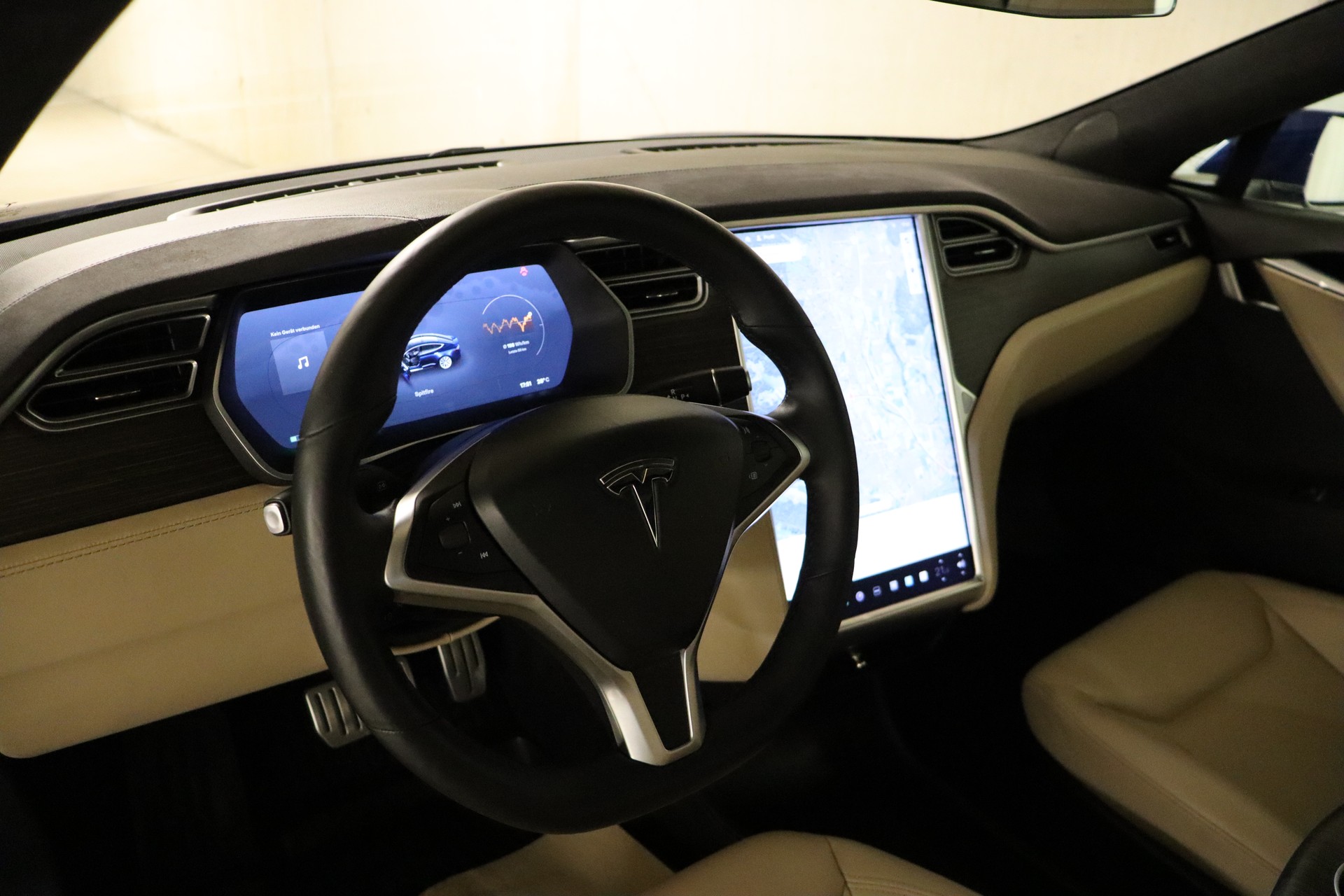 TESLA Model S 85 D Performance-image-15