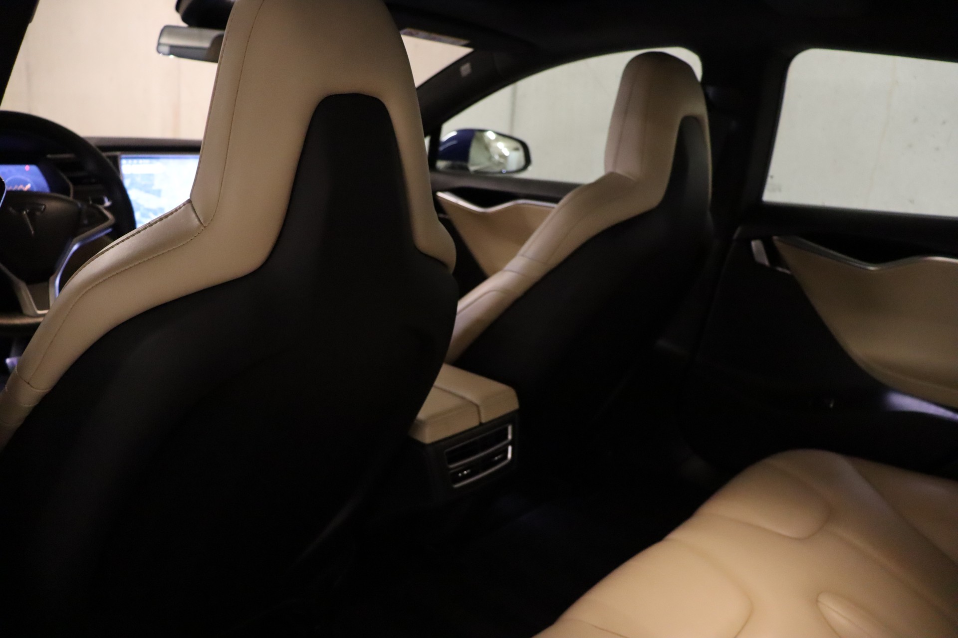 TESLA Model S 85 D Performance-image-10