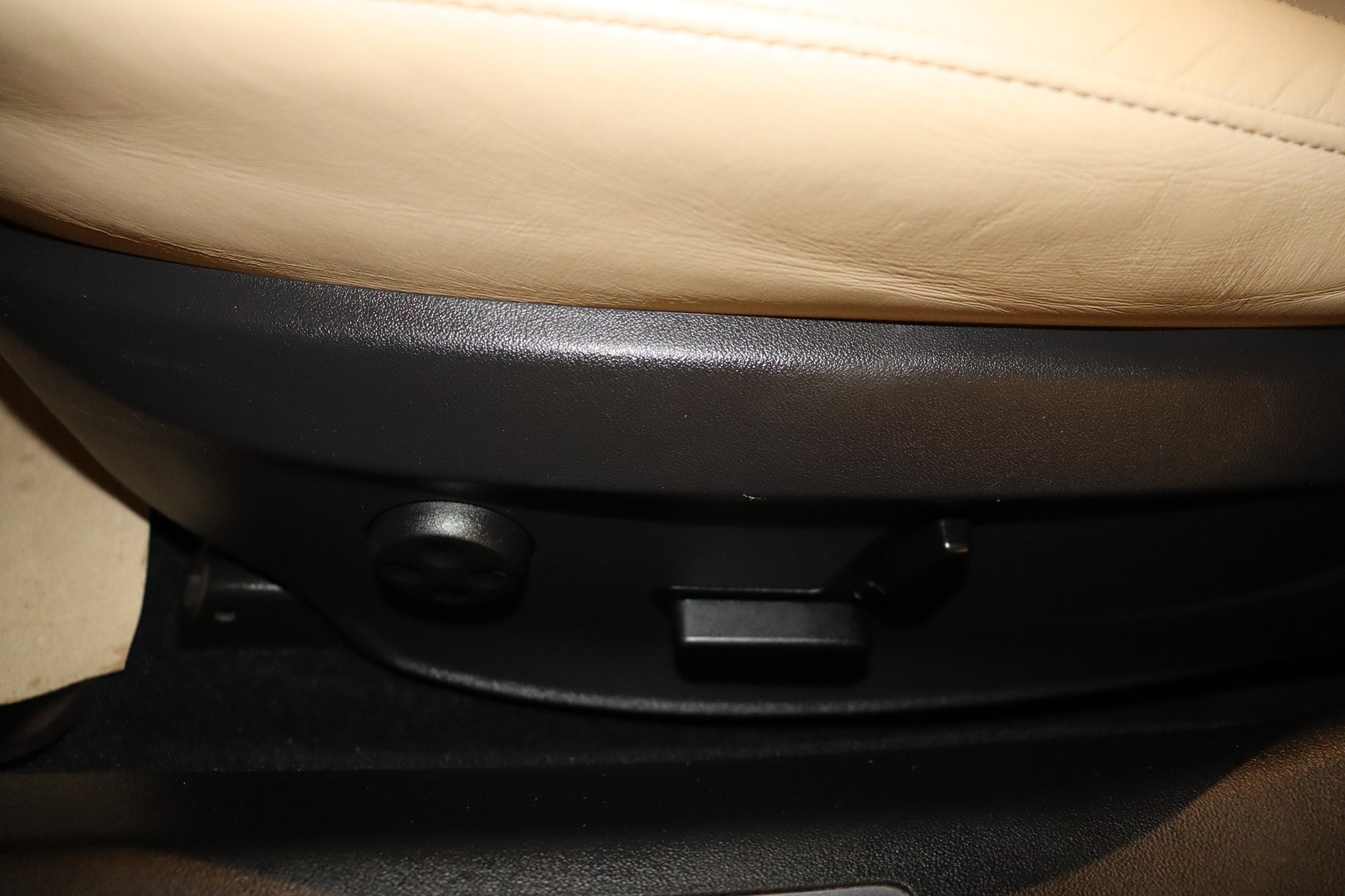 TESLA Model S 85 D Performance-image-14