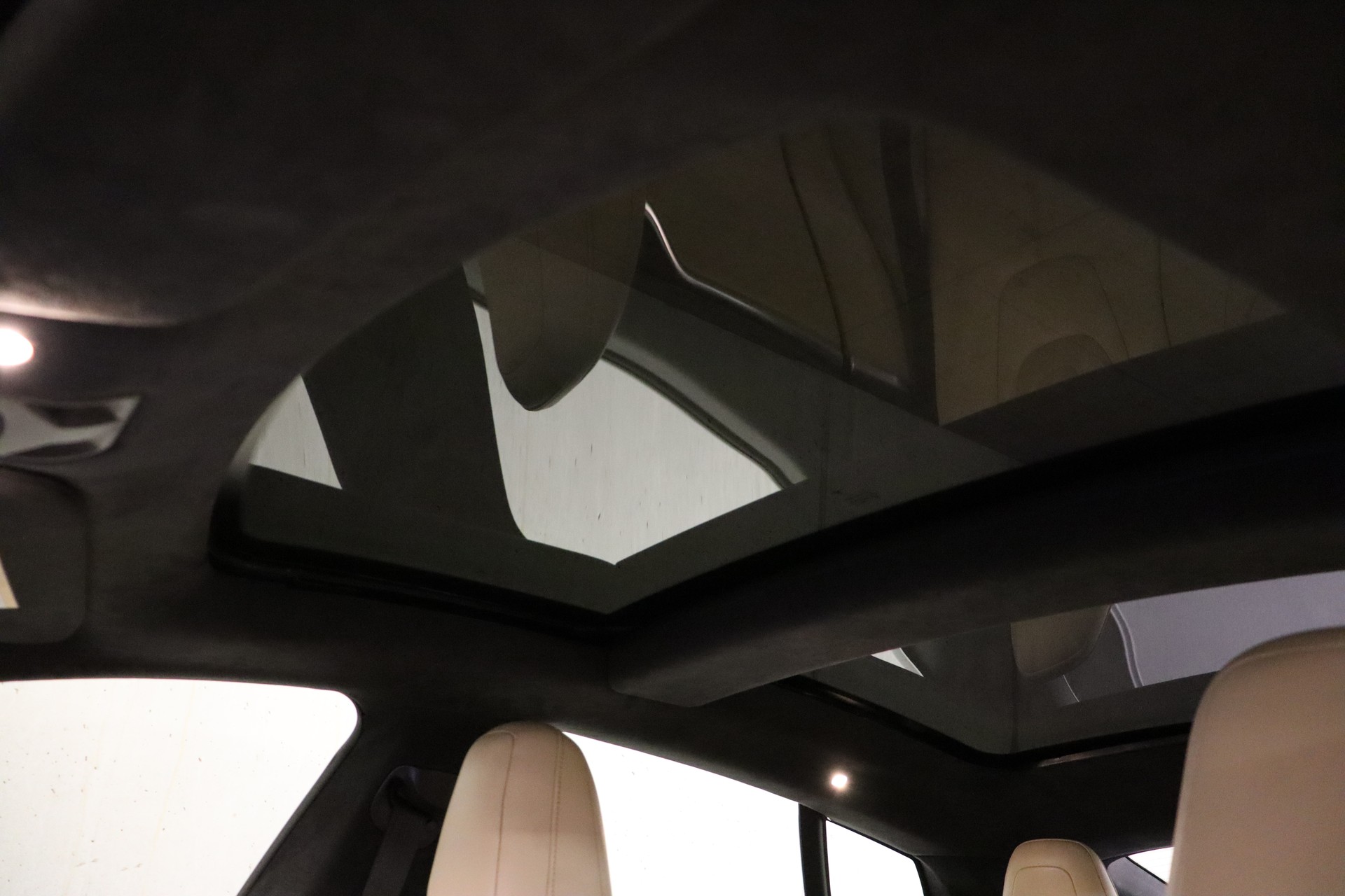 TESLA Model S 85 D Performance-image-13