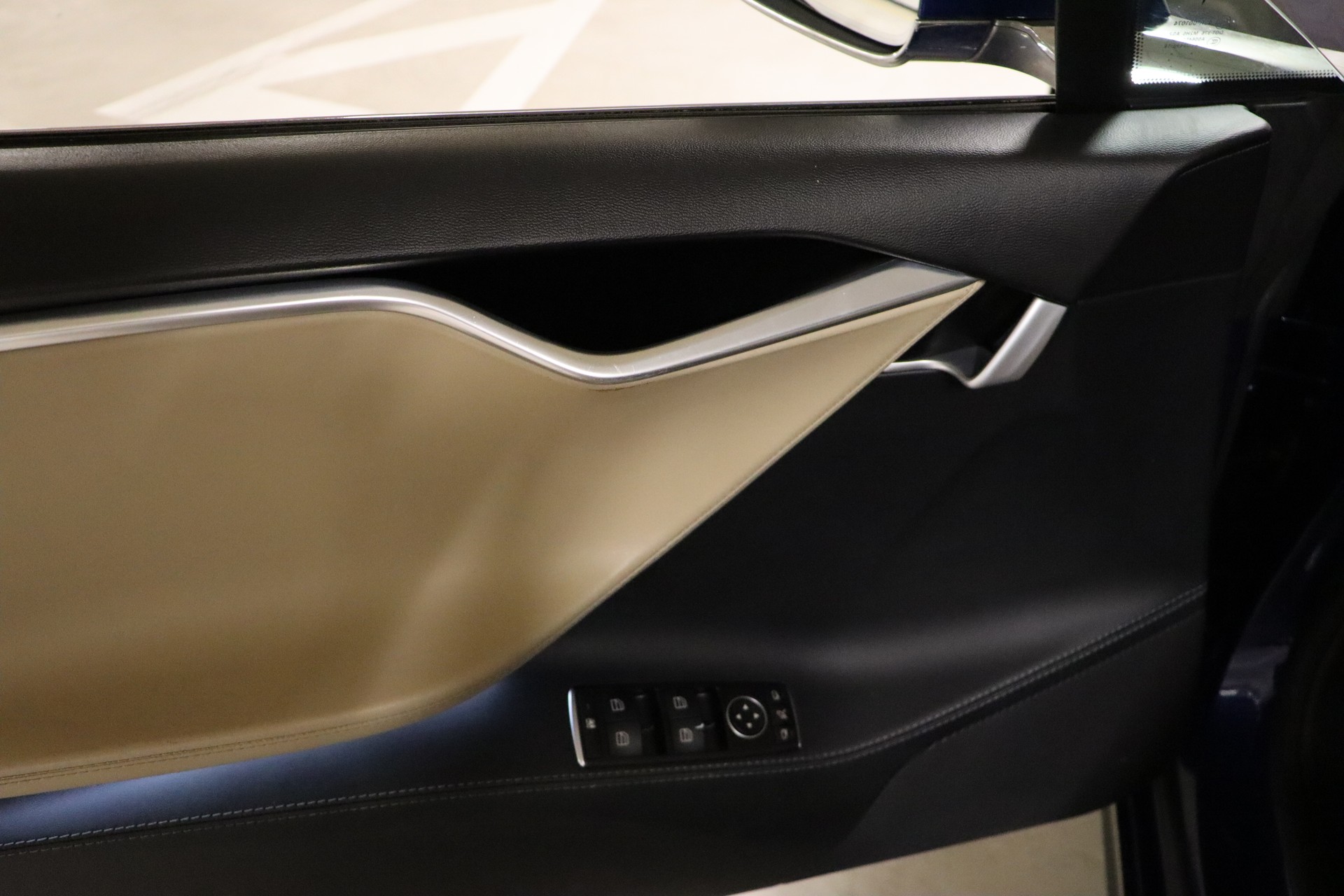 TESLA Model S 85 D Performance-image-12