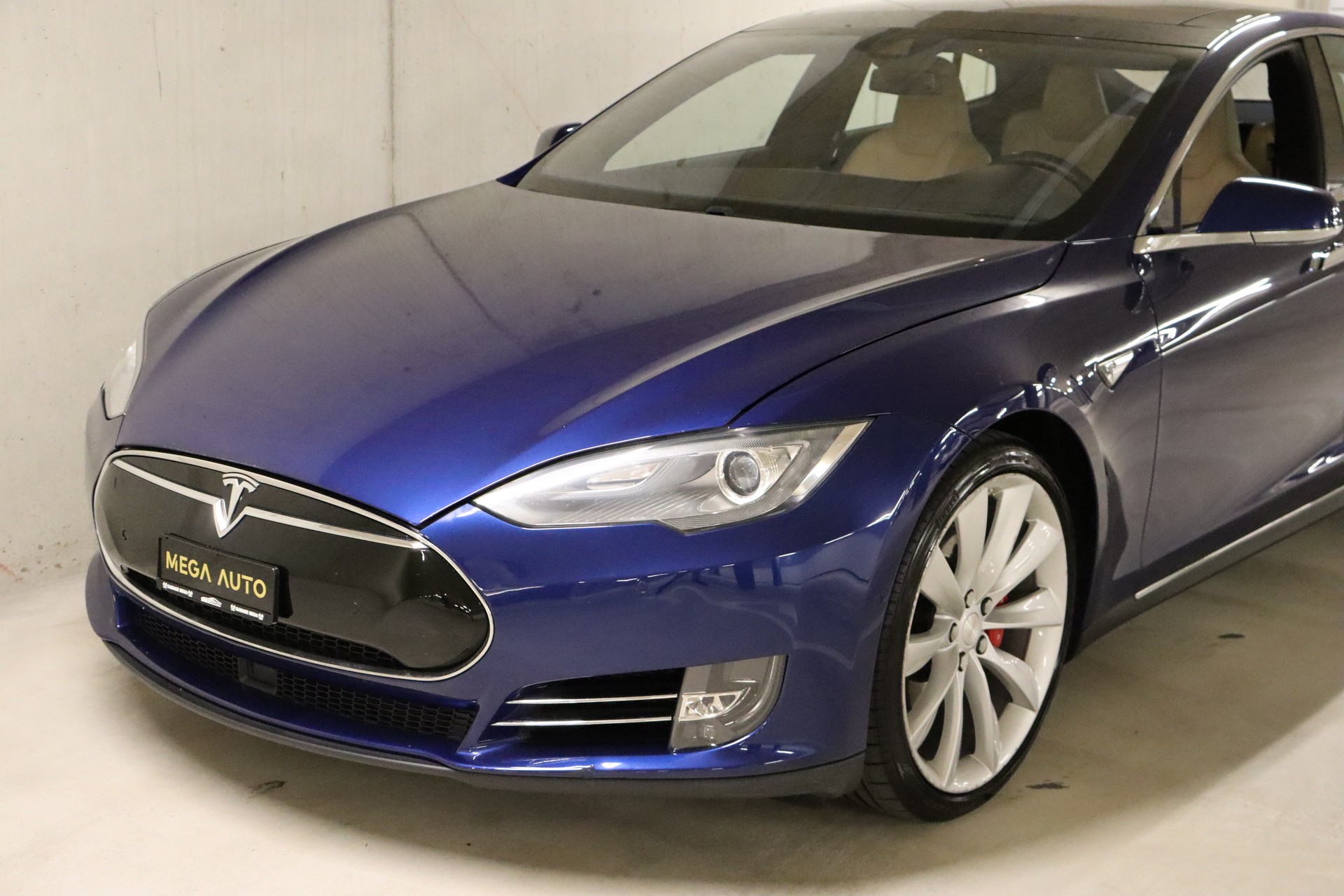TESLA Model S 85 D Performance-image-2