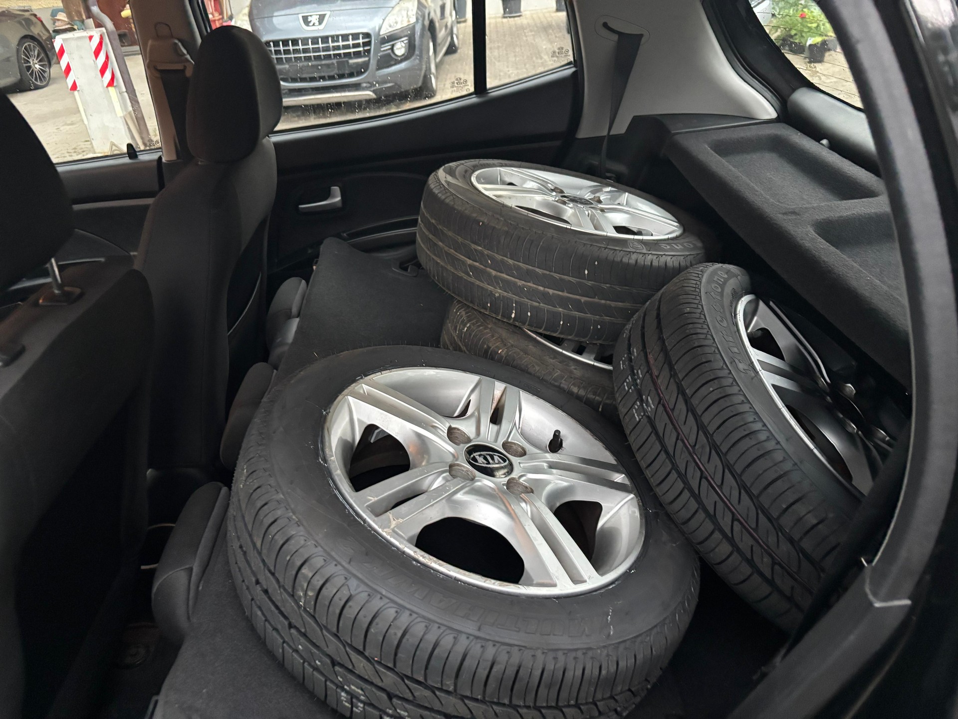 KIA Picanto 1.0 _seven-image-3
