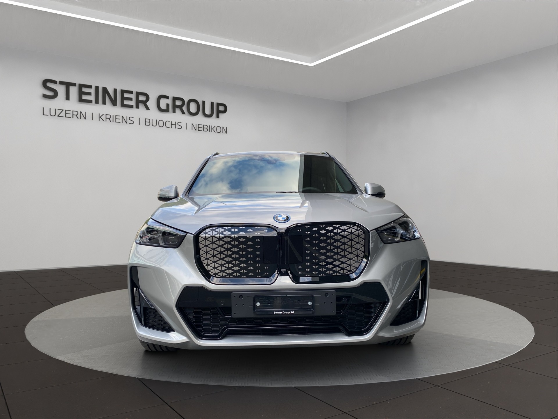 BMW iX1 xDrive 30 M Sport Pro-showroom-element-1