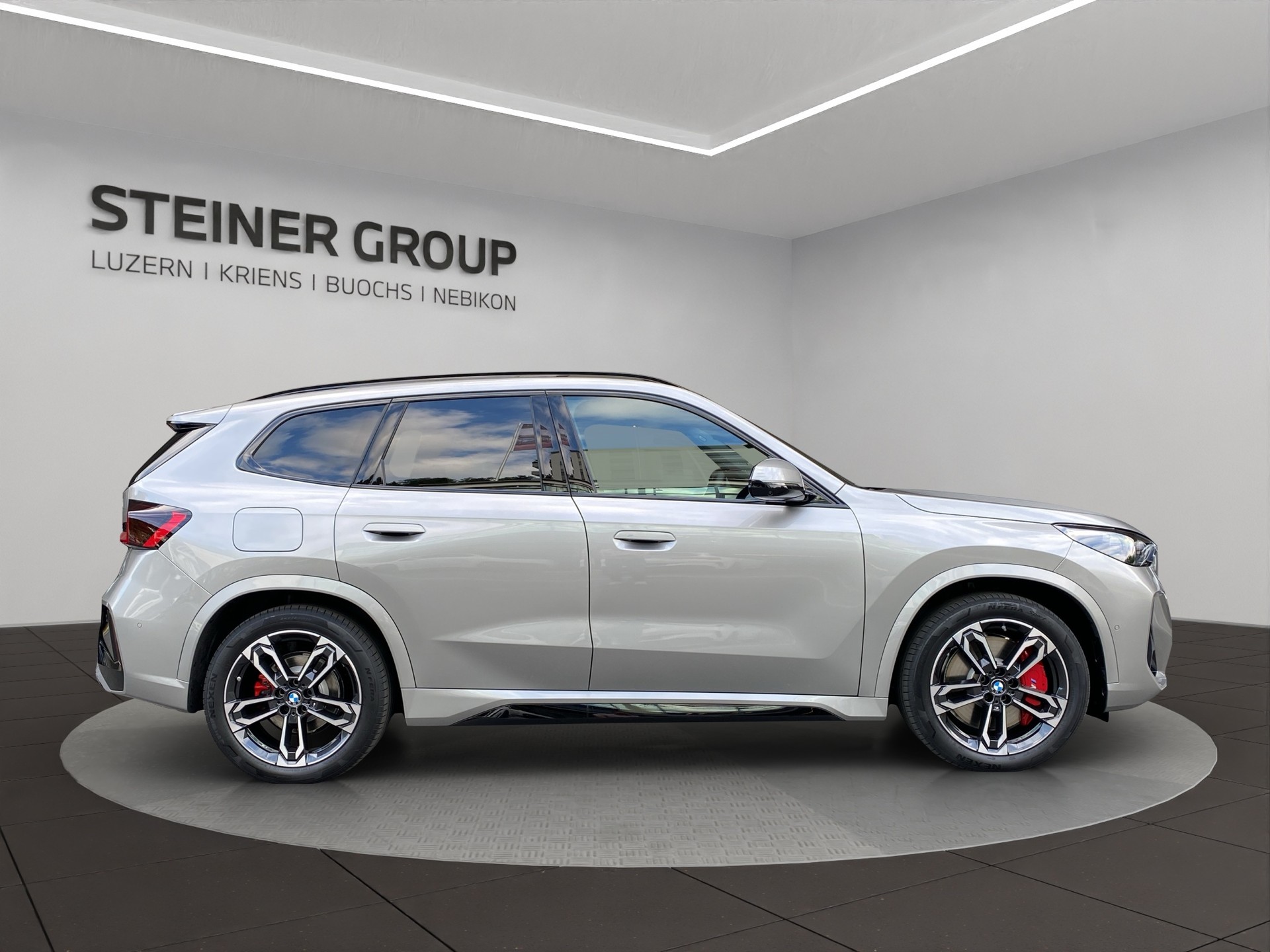 BMW iX1 xDrive 30 M Sport Pro-showroom-element-3