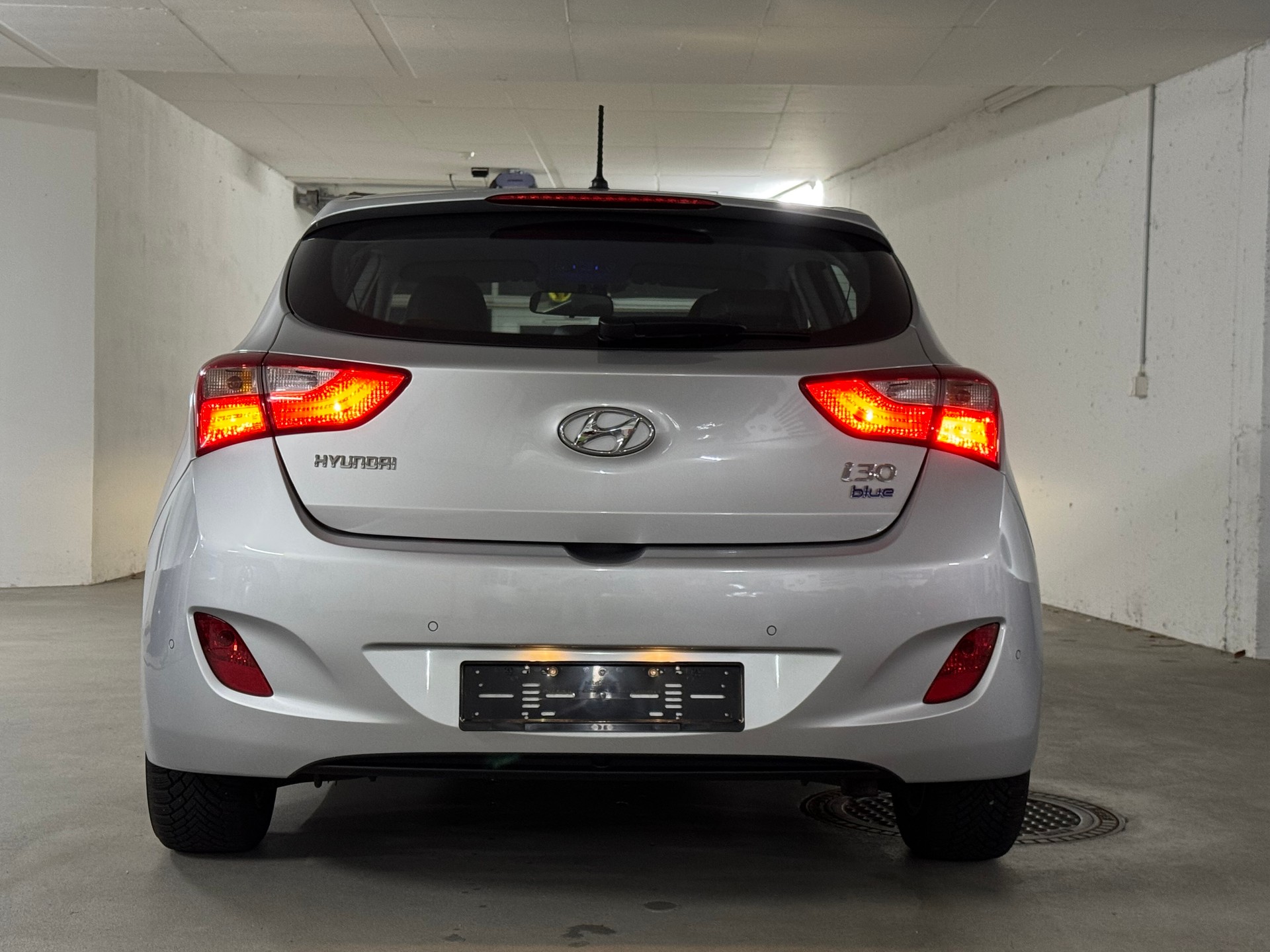 HYUNDAI i30 1.6 GDI Premium 1-Hand-image-5
