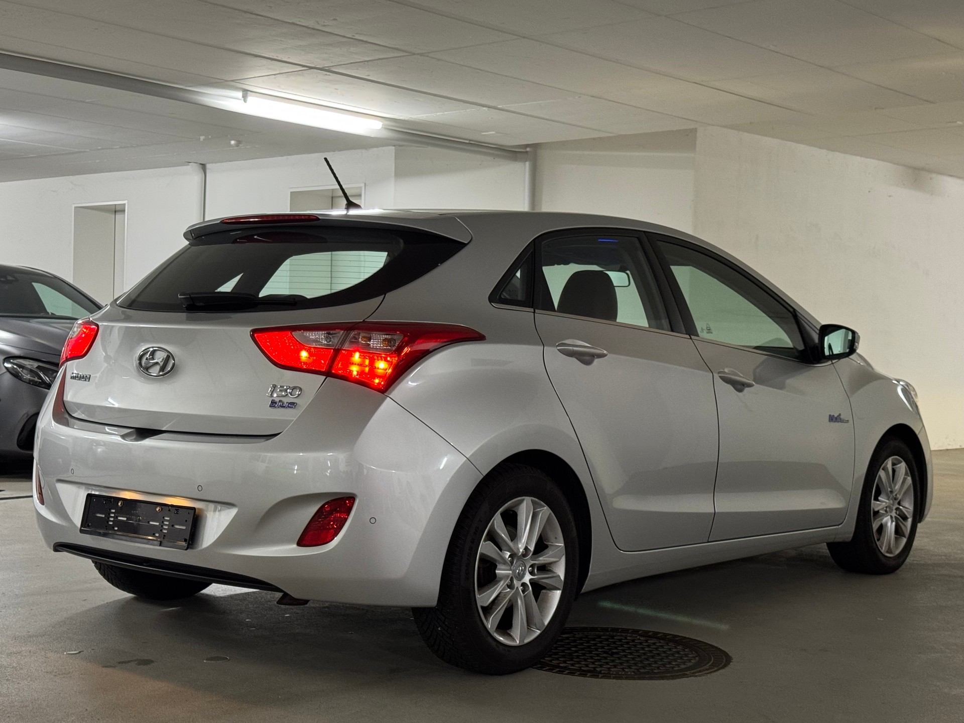 HYUNDAI i30 1.6 GDI Premium 1-Hand-image-6