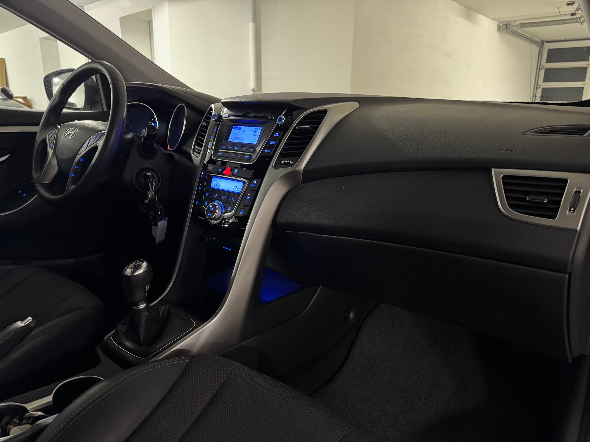 HYUNDAI i30 1.6 GDI Premium 1-Hand-image-11