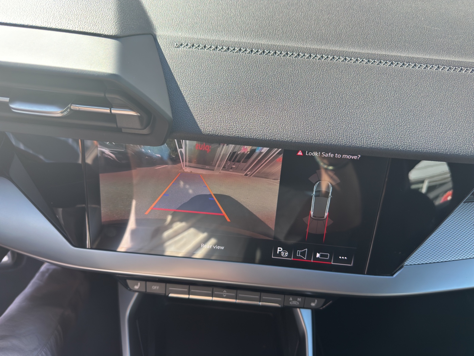 AUDI A3 Sportback 35 TFSI Attraction S-tronic-image-14