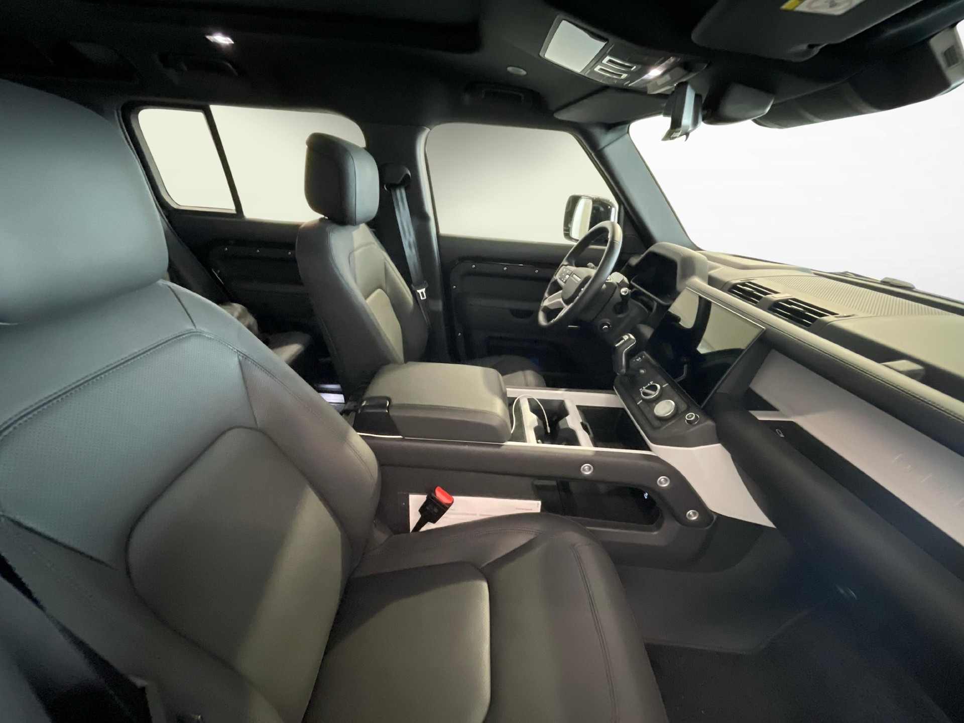 LAND ROVER Defender 110 3.0 D I6 250 S-image-9